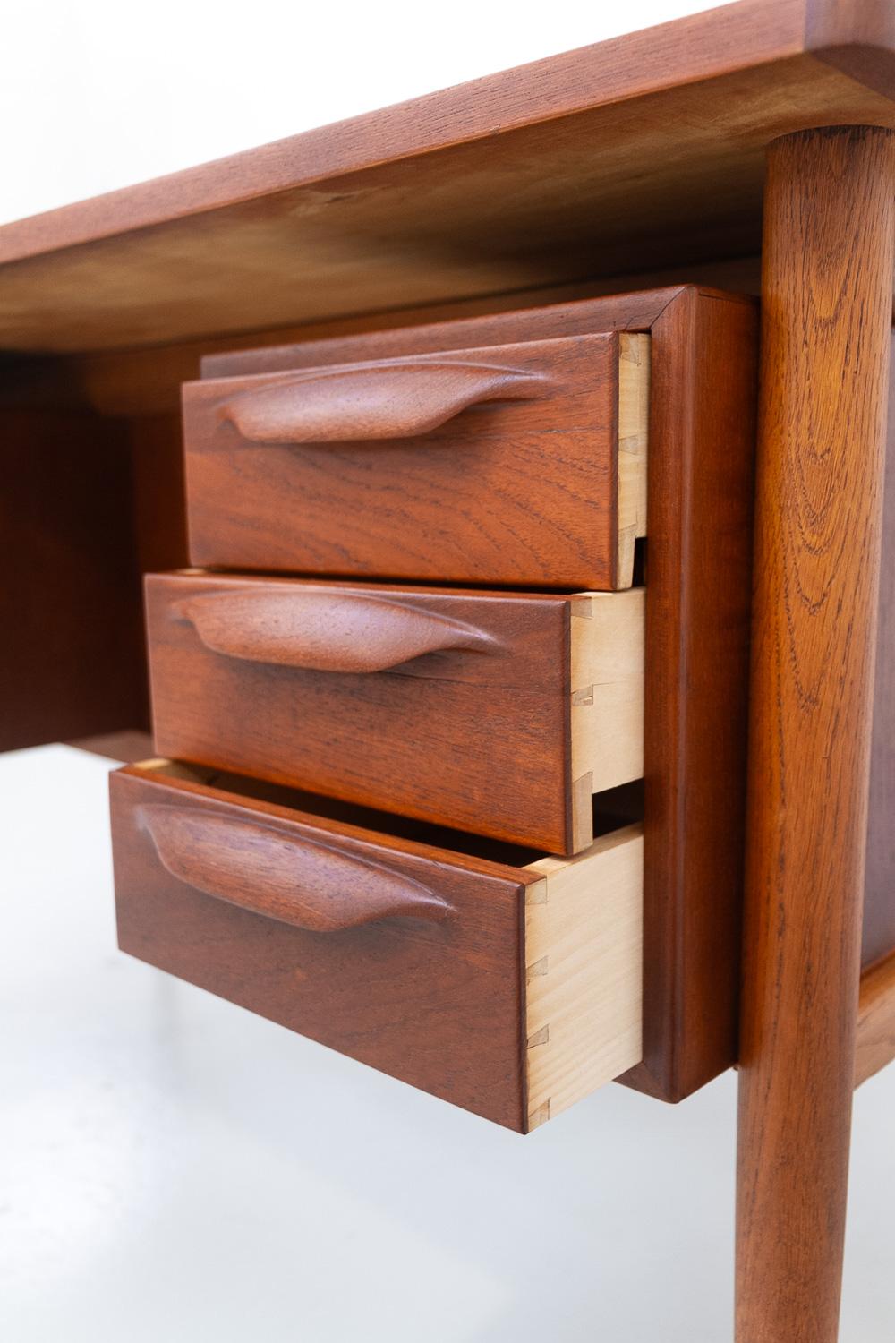 Danish Mid-Century Modern Asymmetrical Teak Desk, 1950s. For Sale 3