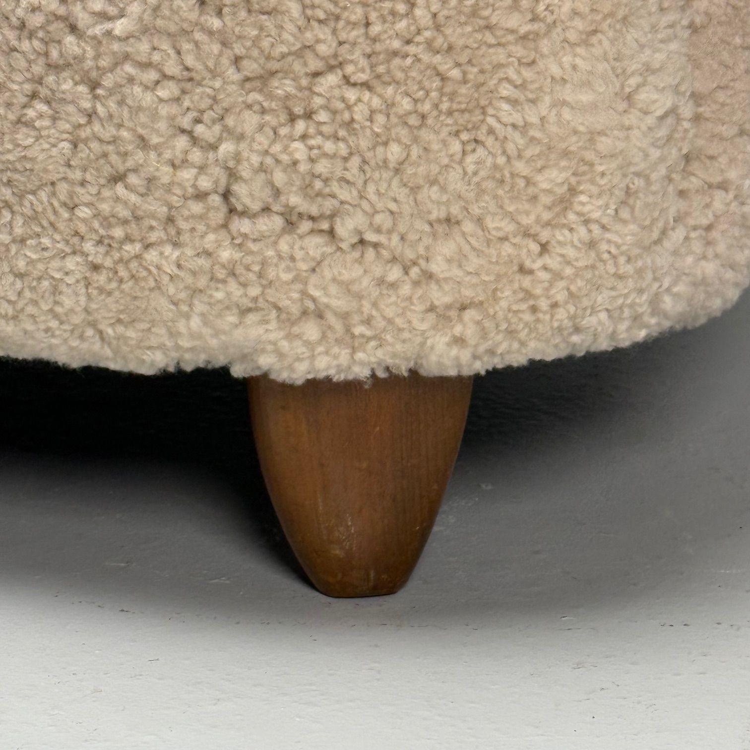 The Moderns Modernity, Canapé Banane, Beige Shearling, Beech, Danemark, années 1950 en vente 4
