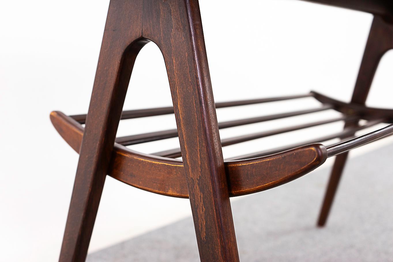 Dänischer Mid-Century Modern-Couchtisch aus Buche mit Regal im Zustand „Gut“ im Angebot in VANCOUVER, CA