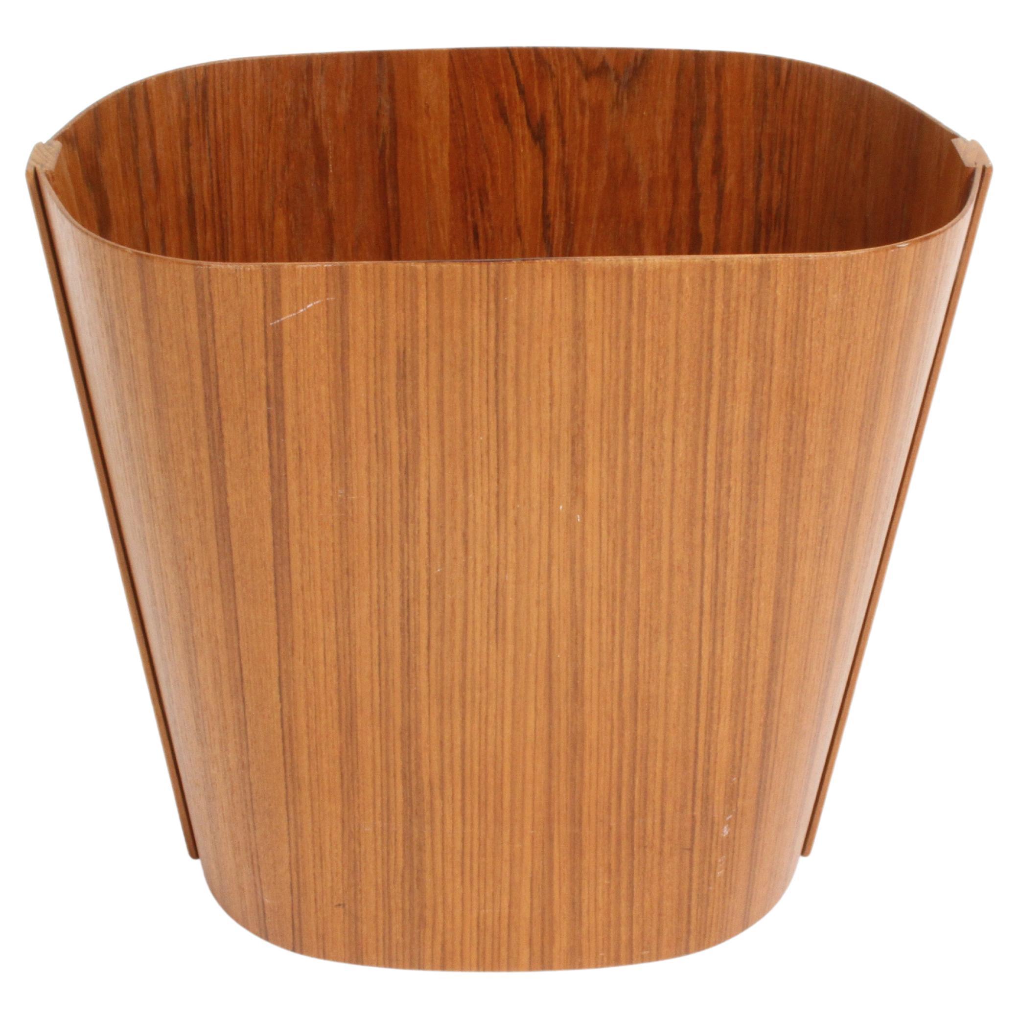 Danish modern teak bent plywood waste basket or trash can with and what looks like Rosewood interior designed Jan Nielsen for Beni Mobler Denmark. In very nice condition, few marks. Label.