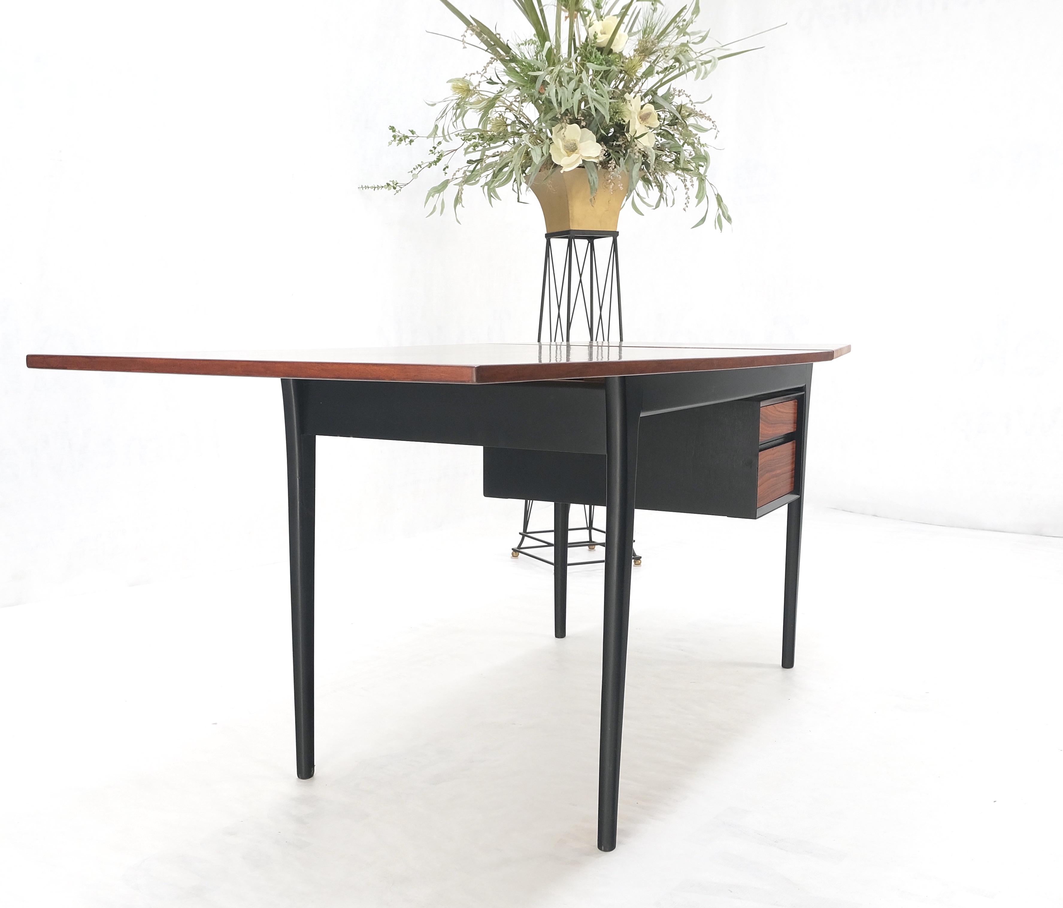 Palissandro Scrivania danese del Mid Century Modern Boat Shape Drop Leaf in palissandro con due cassetti MINT! in vendita