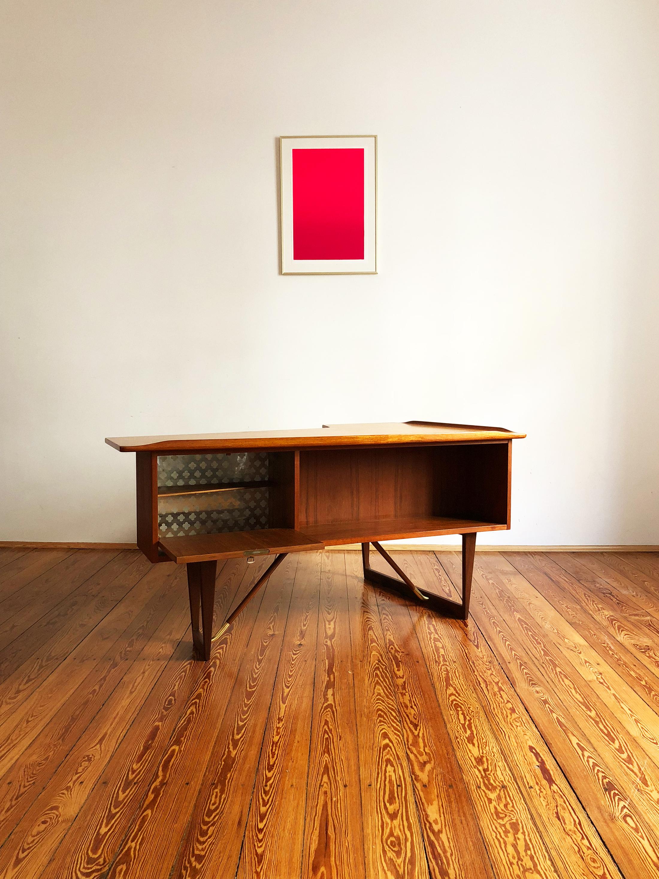 This free standing midcentury Danish writing desk was designed by Peter Løvig Nielsen for Løvig Dansk. The 