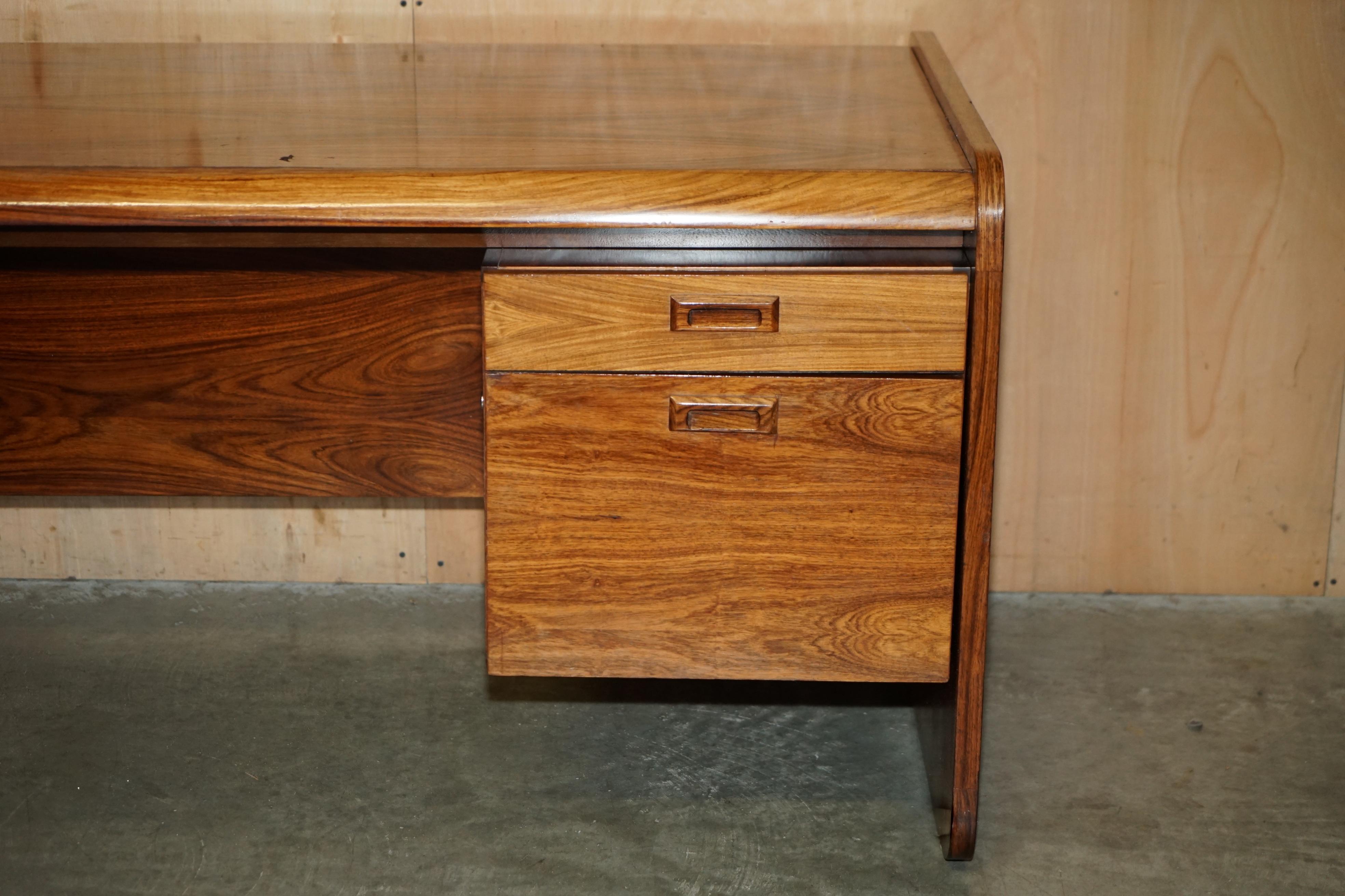 Scrivania per ufficio in legno di origine danese del Medioevo, angolo sinistro, Part One di SUiTE in vendita 3