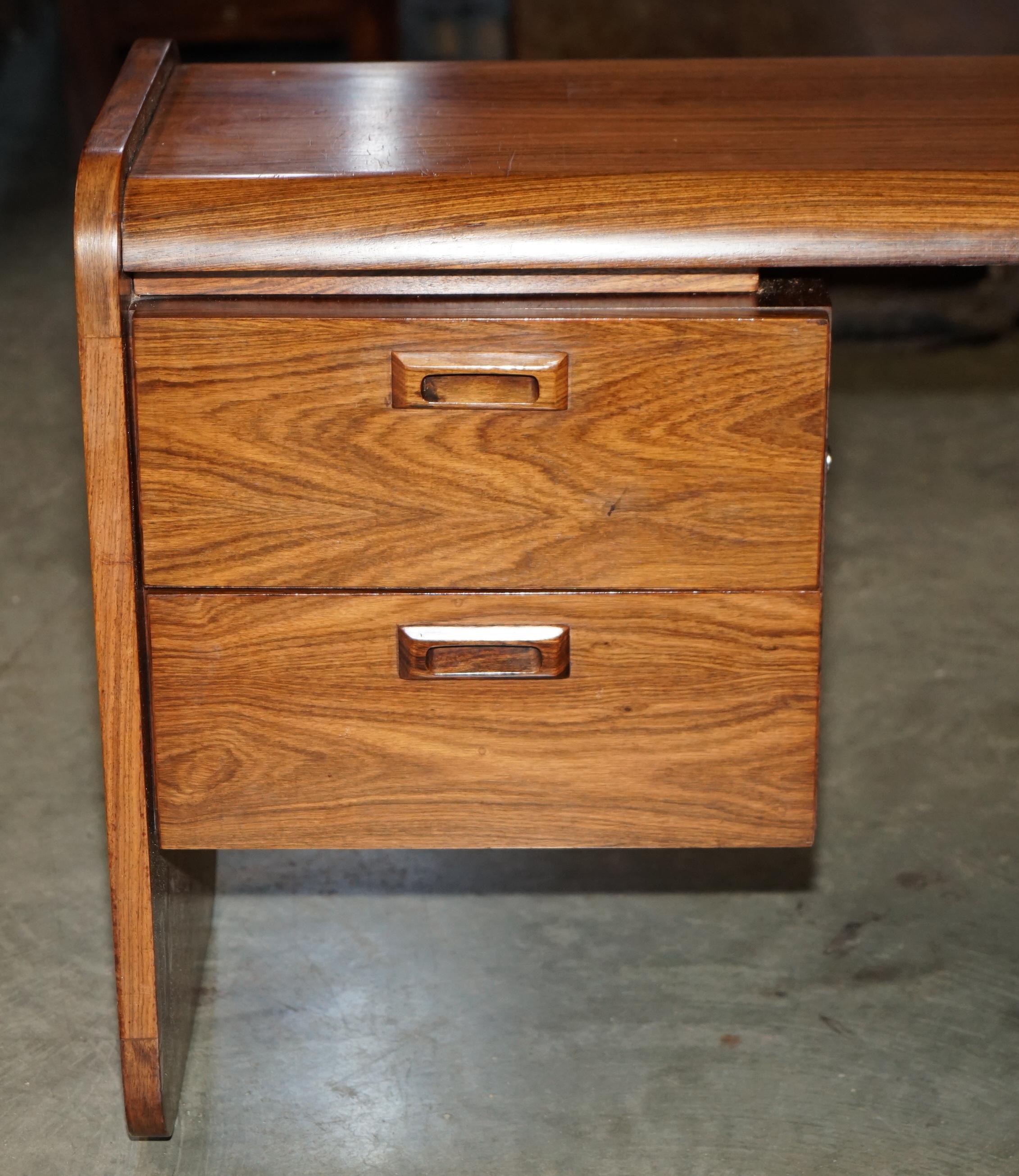 Scrivania per ufficio in legno di origine danese del Medioevo, angolo sinistro, Part One di SUiTE in vendita 6