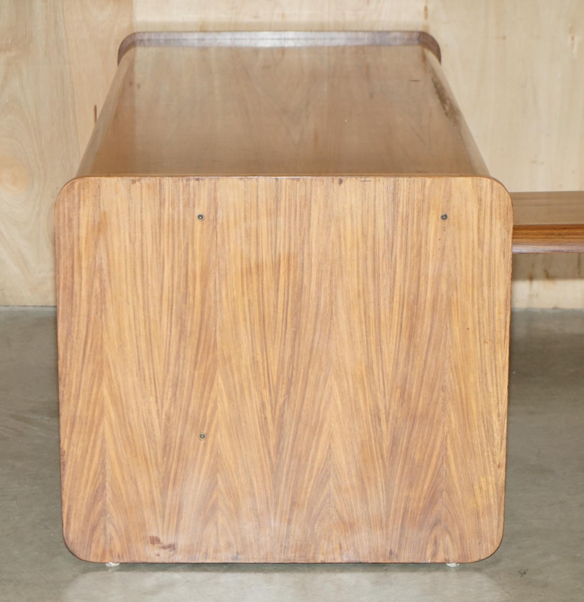 Scrivania per ufficio in legno di origine danese del Medioevo, angolo sinistro, Part One di SUiTE in vendita 8