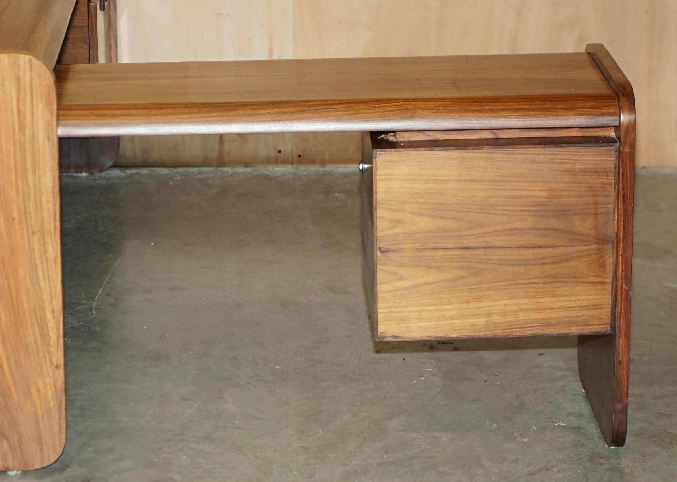 Scrivania per ufficio in legno di origine danese del Medioevo, angolo sinistro, Part One di SUiTE in vendita 9