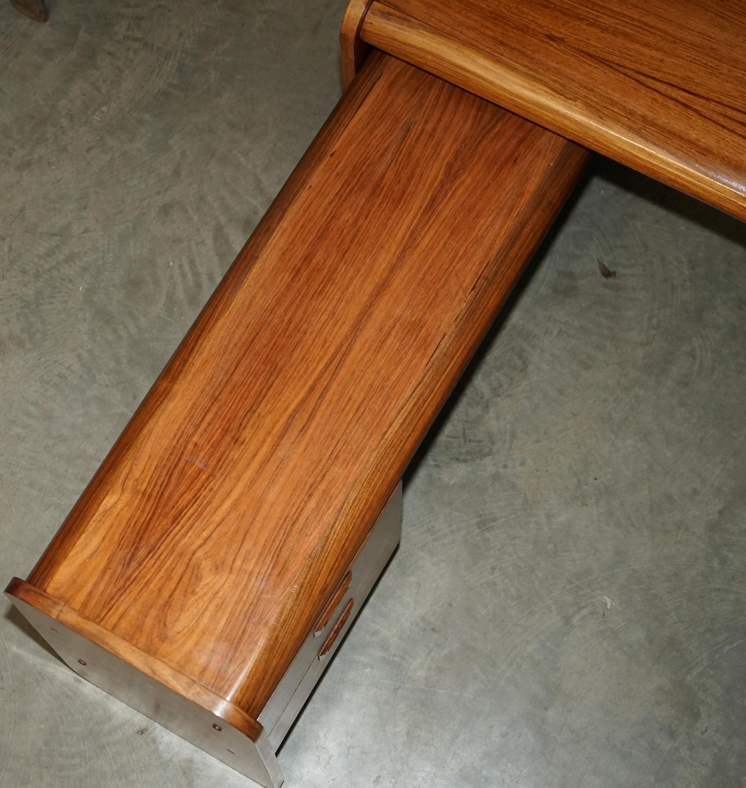 Scrivania per ufficio in legno di origine danese del Medioevo, angolo sinistro, Part One di SUiTE in vendita 1