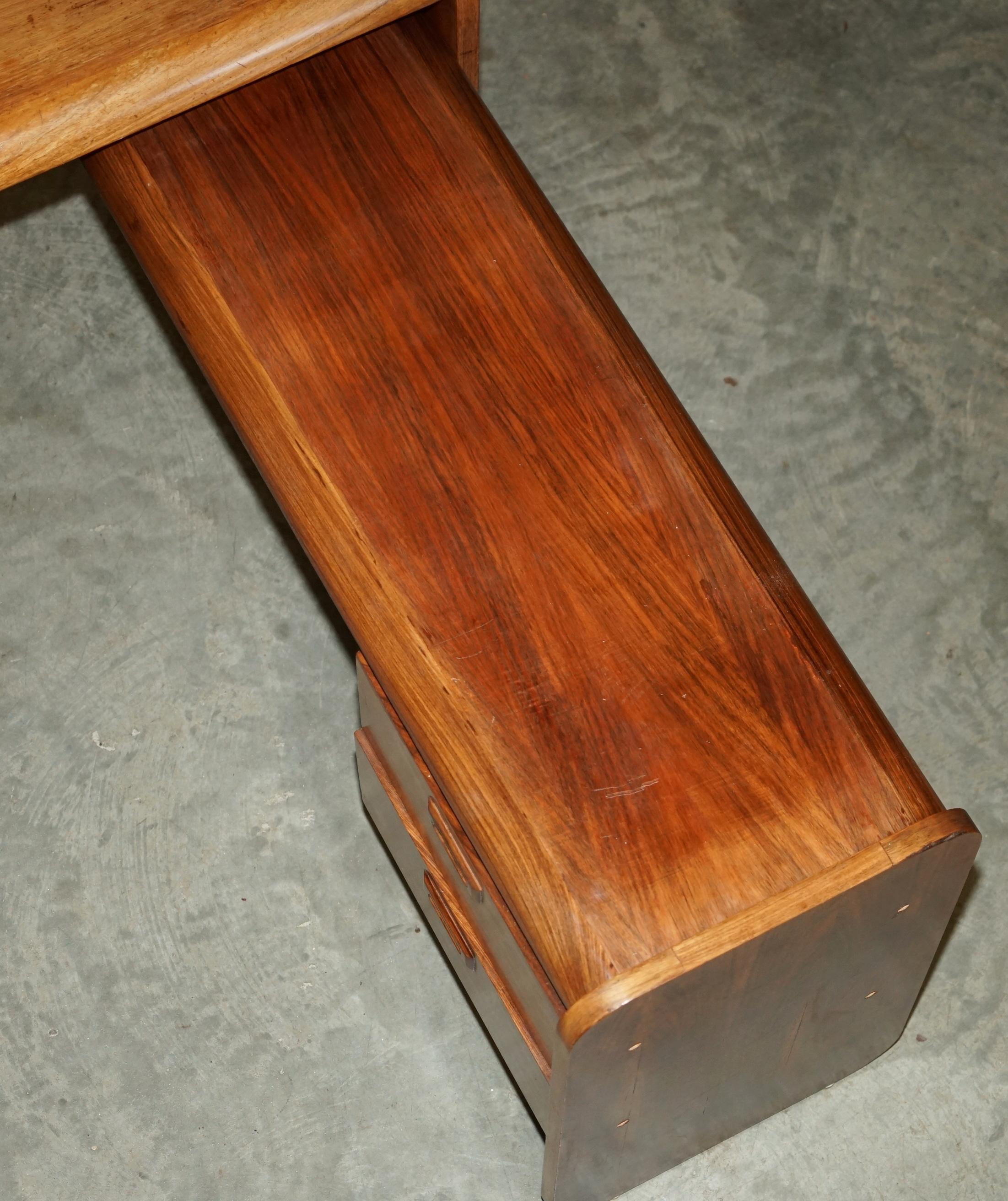 BUREAU EN BOIS BRÉSILIEN MODERNE DANOIS DU MOYEN SIÈCLE BUREAU EN ANGLE PARTIE D'UN ENSEMBLE en vente 1