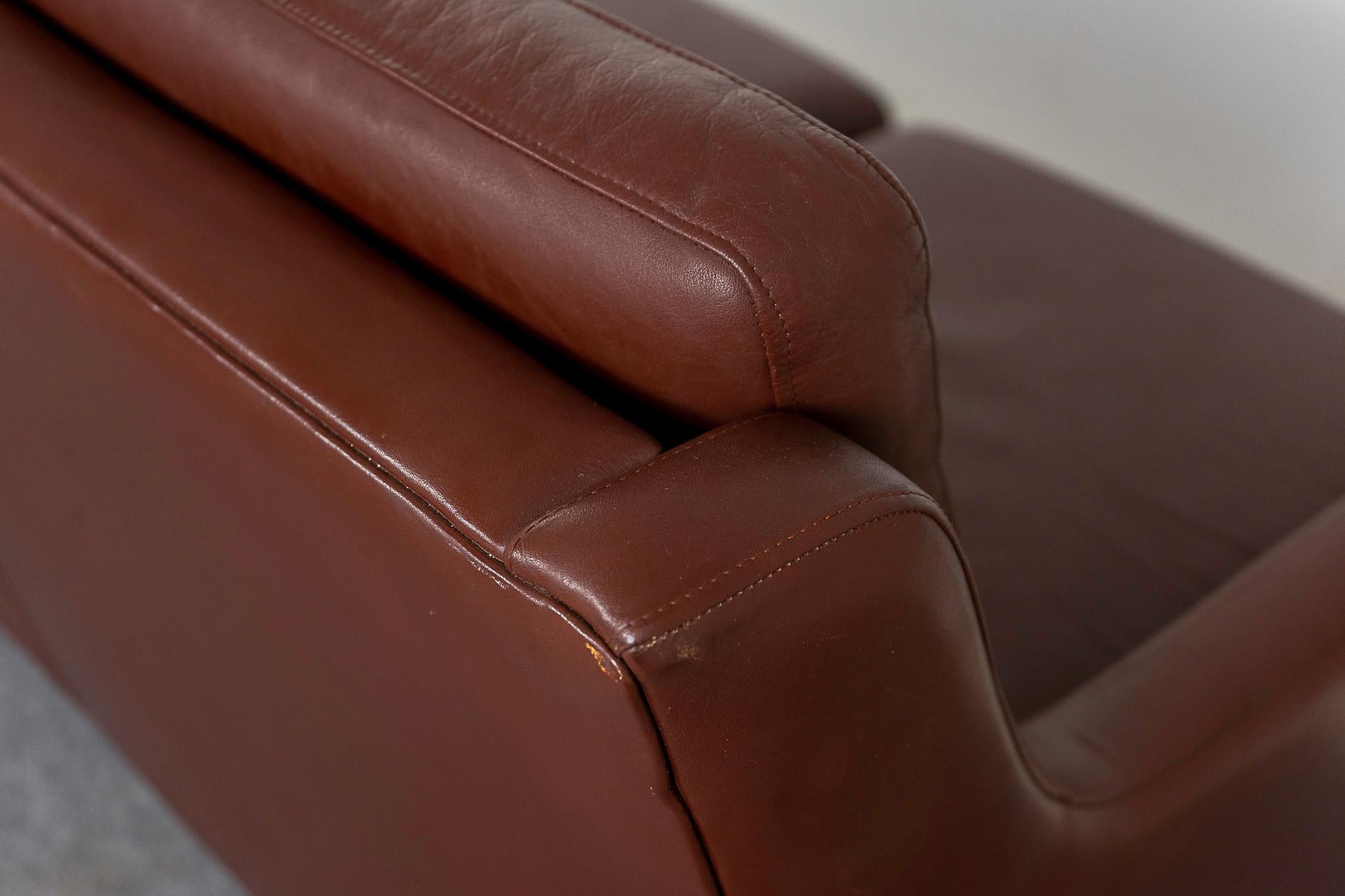 Danish Mid-Century Modern Brown Leather Sofa  For Sale 4