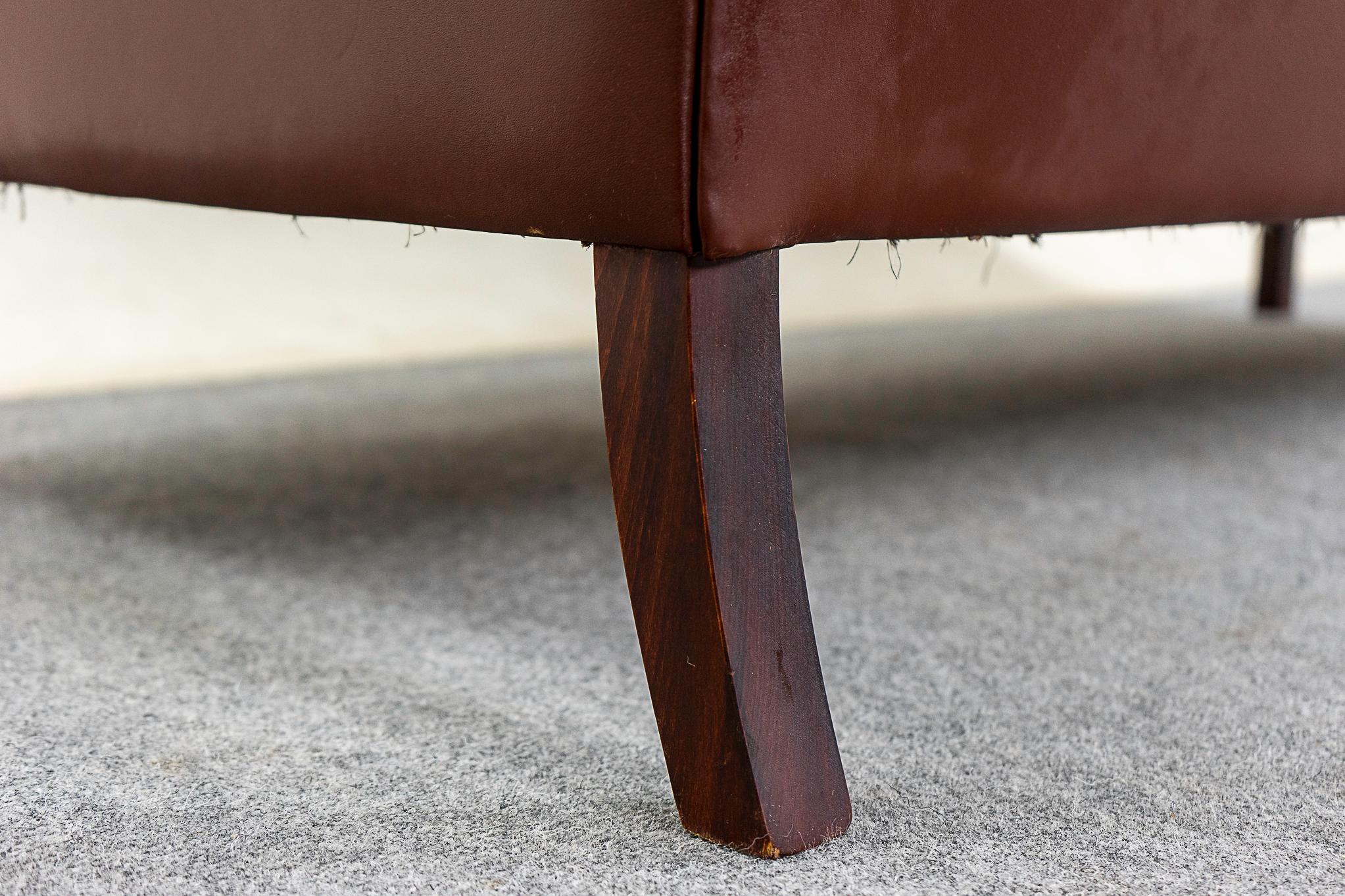 Danish Mid-Century Modern Brown Leather Sofa  For Sale 5