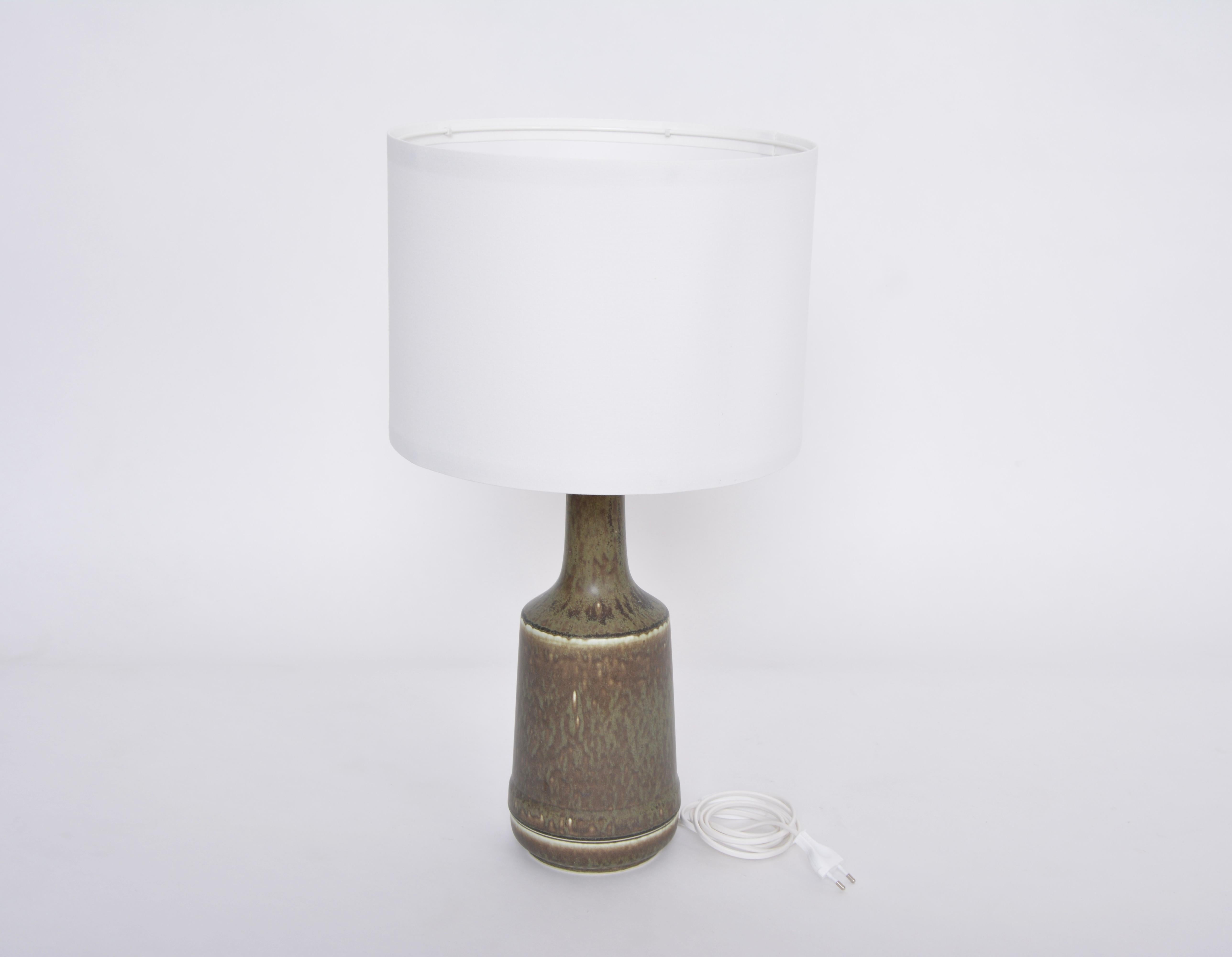 Dänische Keramik-Tischlampe von Desiree Stentoj, Moderne der Mitte des Jahrhunderts im Angebot 2