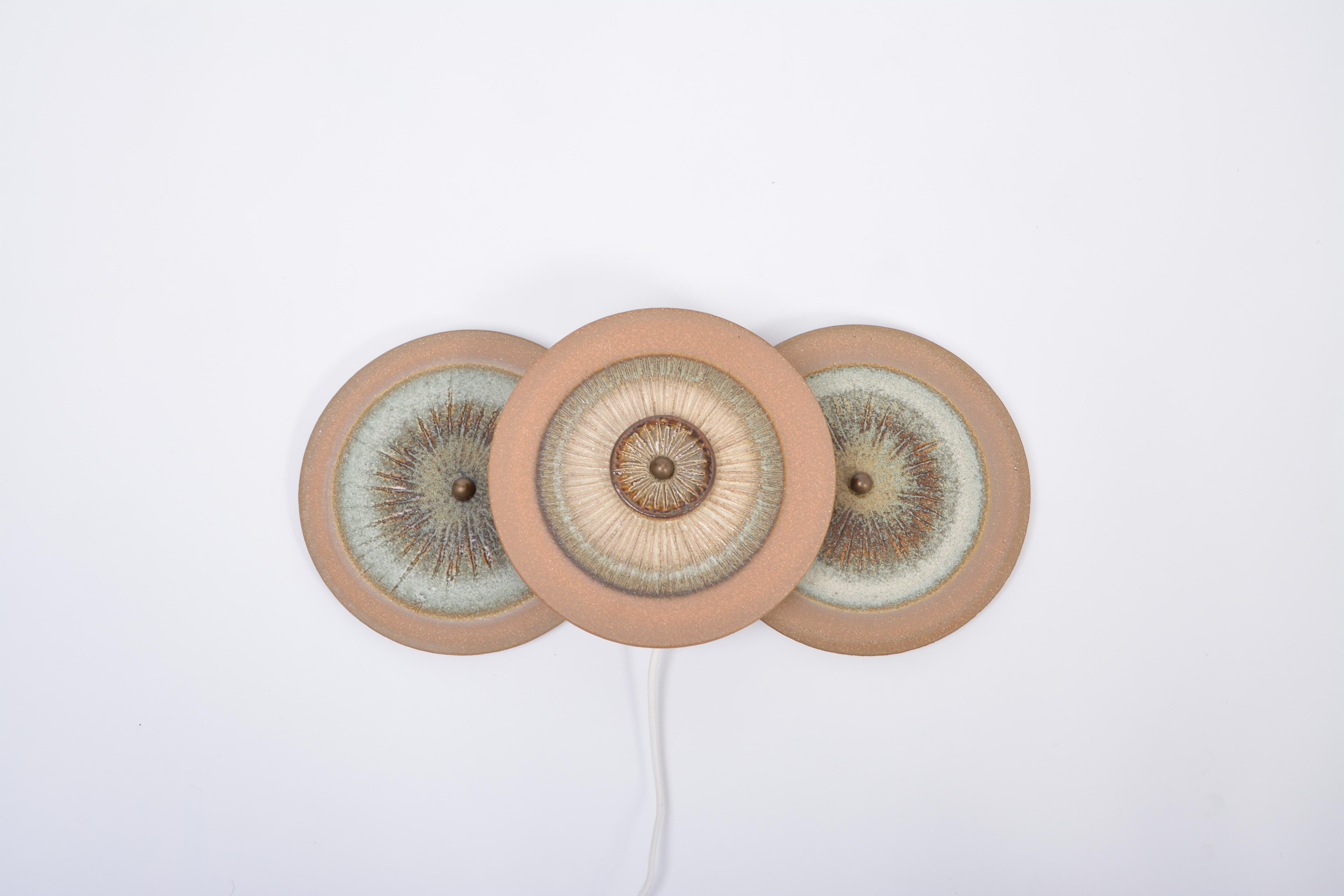 A stunning wall light designed by Noomi Backhausen and Poul Brandborg and produced by Soholm/Denmark in the 1960s. The wall lamp is made from glazed stoneware in the typical style of 1960s Danish ceramics. Equally beautiful in daylight or lit at