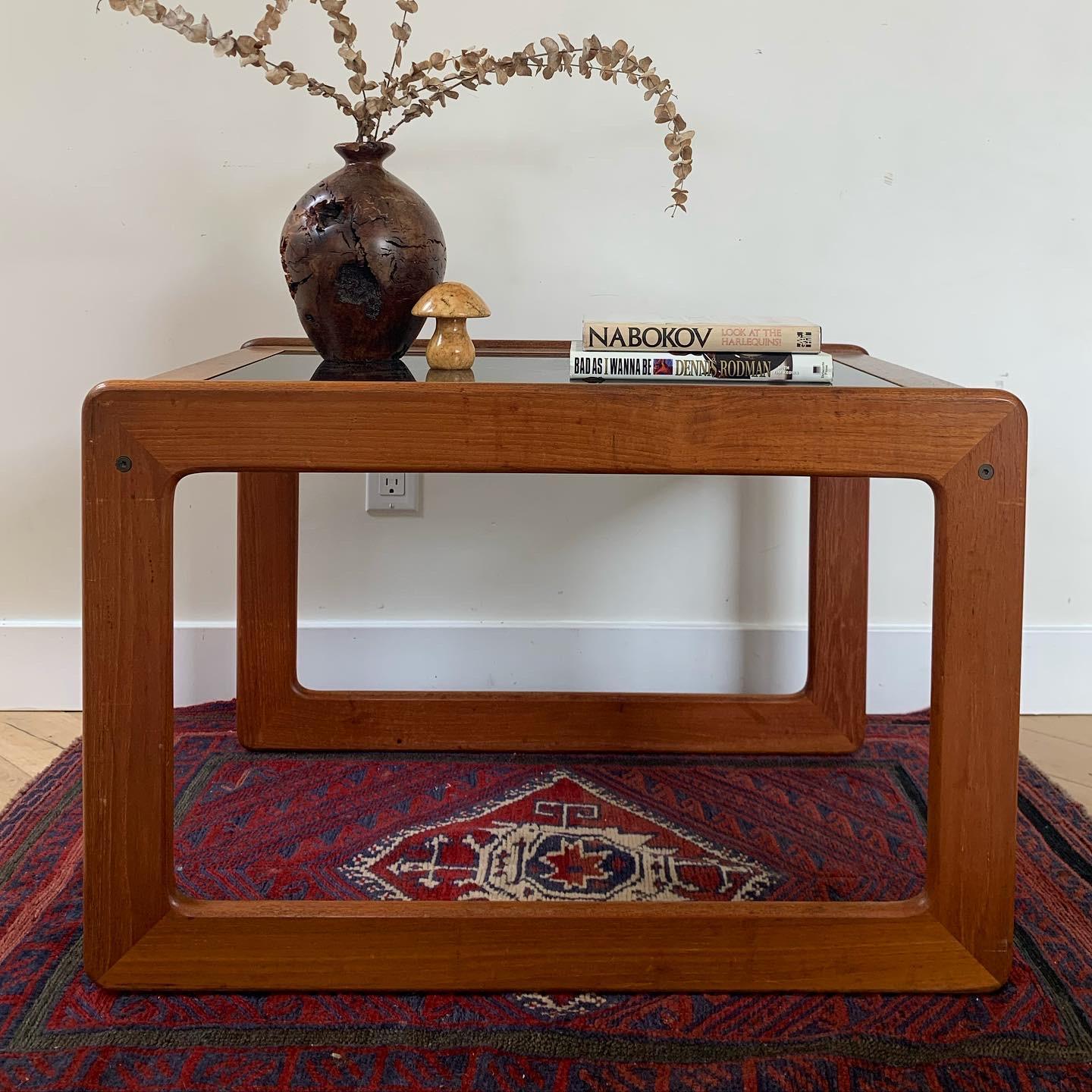 Mid-Century Modern Danish cocktail / end / side table with curved edge and smoked glass inlay by Komfort, 1960s. Maker’s mark intact (see photo). Minor signs of age but overall quite good condition. Glass can be removed for storage and transport.