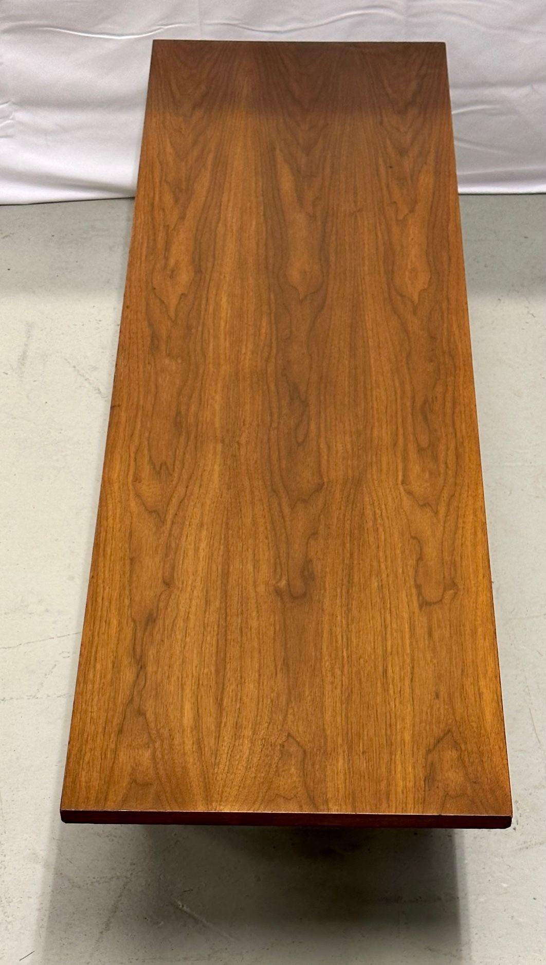 Danish Mid-Century Modern Cocktail or Coffee Table, 1950s, Solid Teak For Sale 8