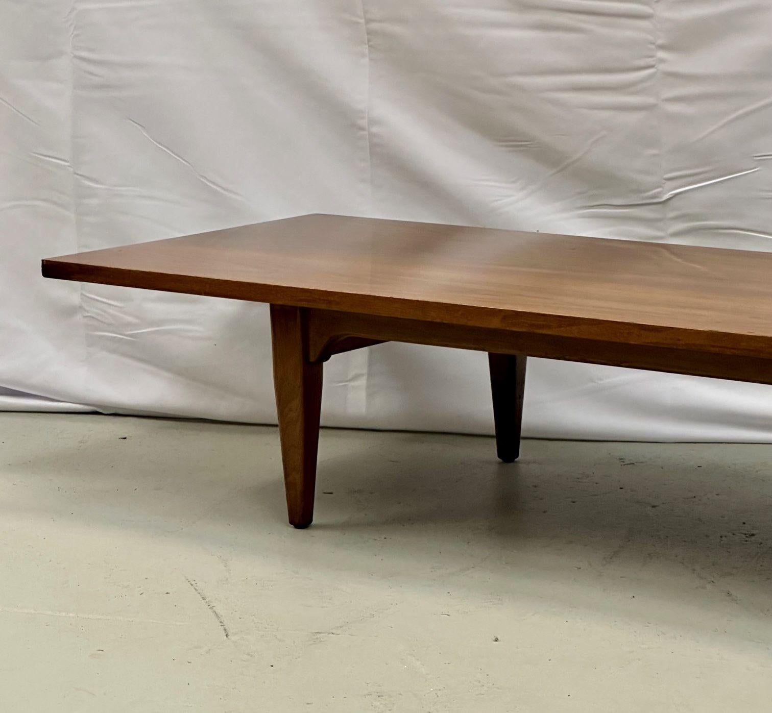 Danish Mid-Century Modern Cocktail or Coffee Table, 1950s, Solid Teak In Good Condition For Sale In Stamford, CT