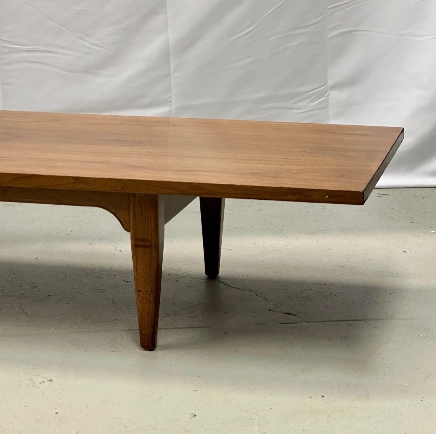 Danish Mid-Century Modern Cocktail or Coffee Table, 1950s, Solid Teak For Sale 2