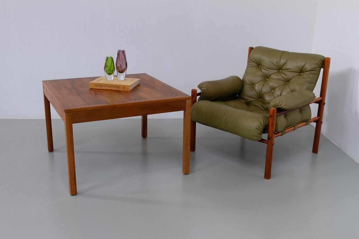 Danish Mid-Century Modern Coffee or End Table in Walnut, 1960s. For Sale 8