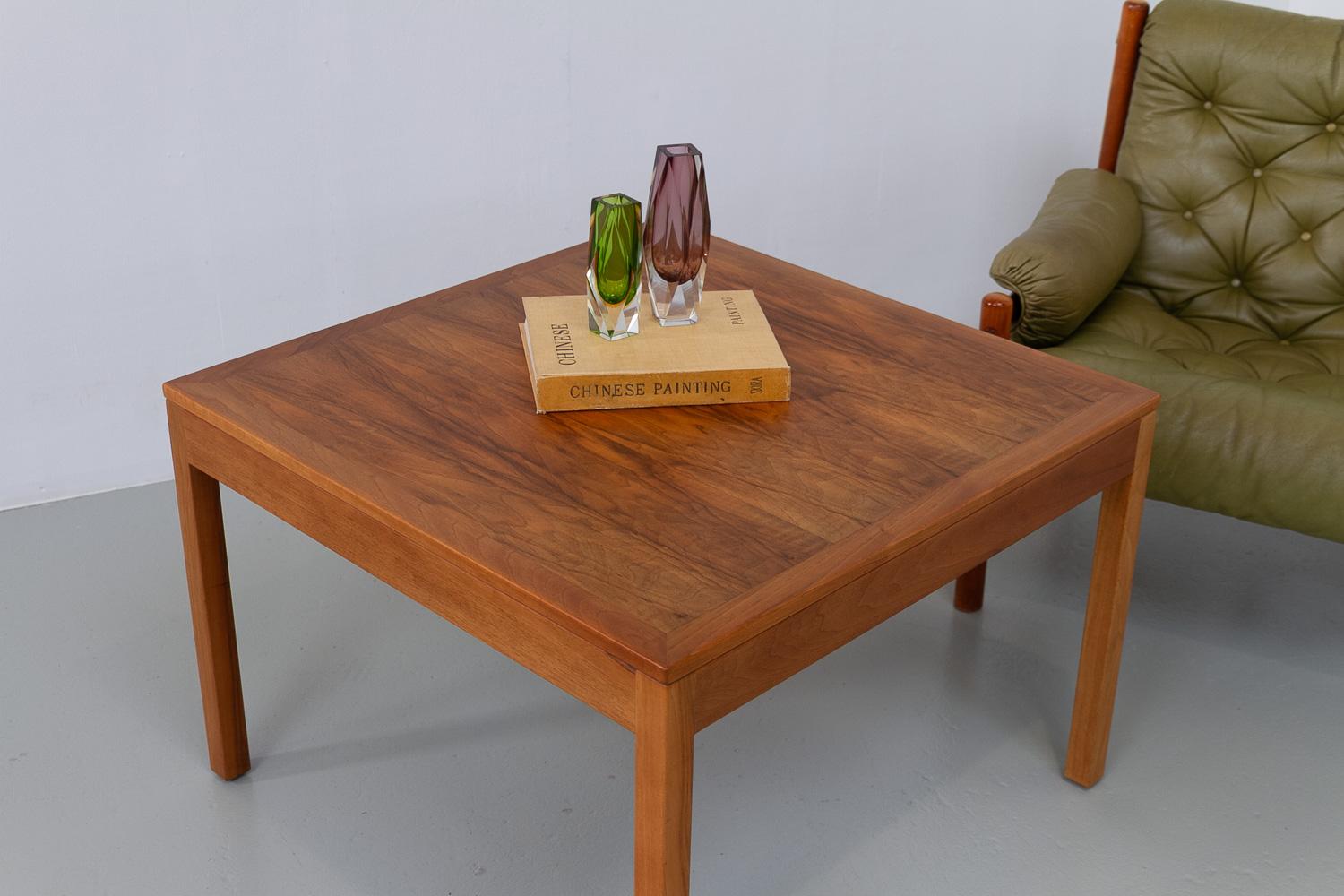 Danish Mid-Century Modern Coffee or End Table in Walnut, 1960s. For Sale 9