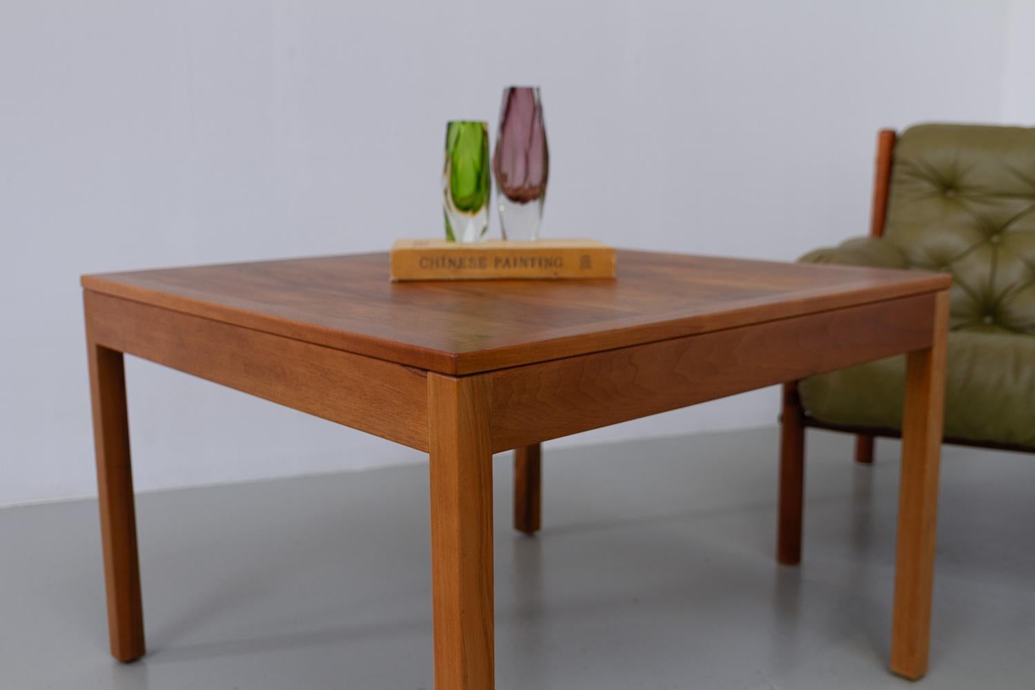 Danish Mid-Century Modern Coffee or End Table in Walnut, 1960s. For Sale 10