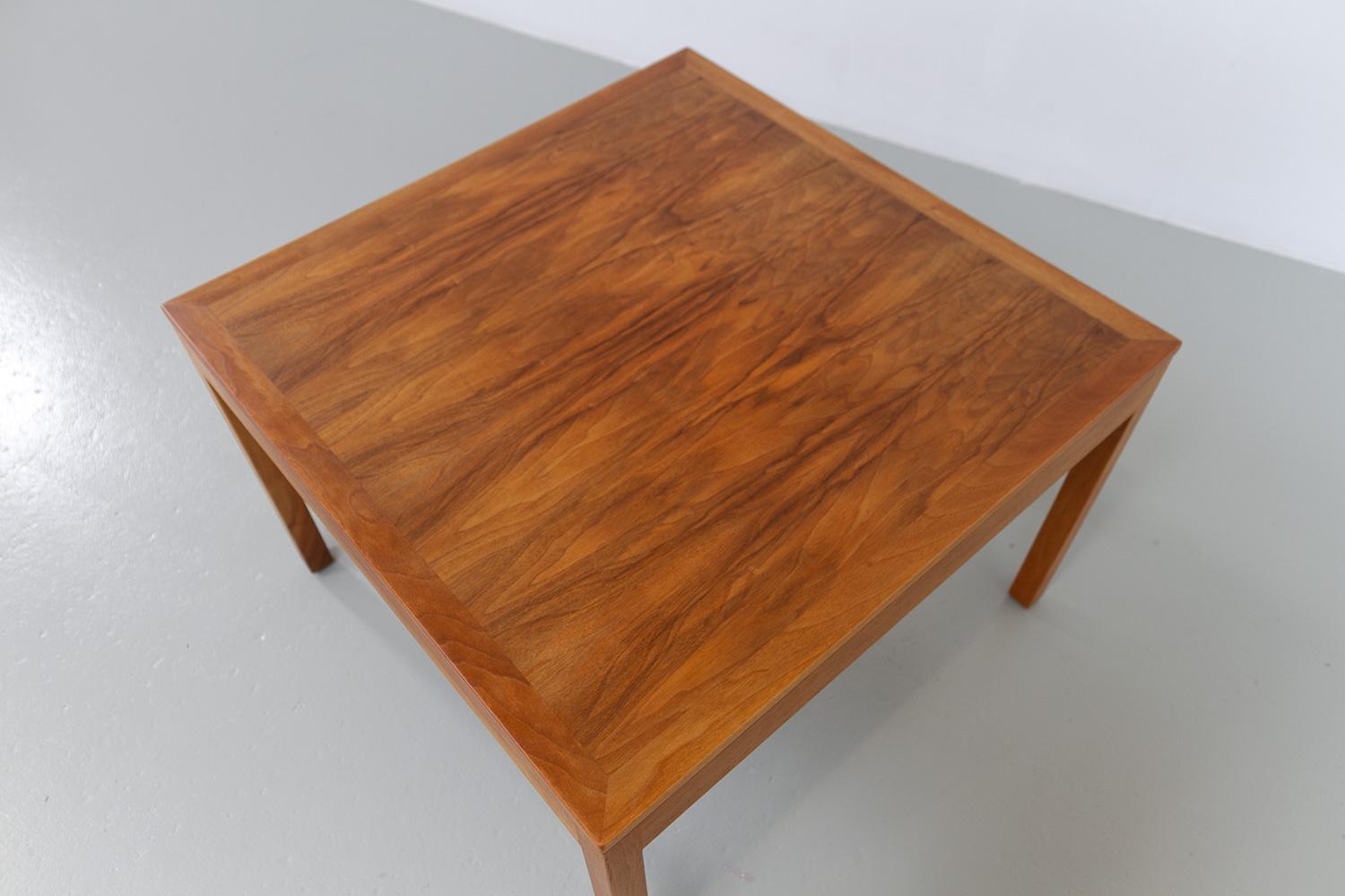 Danish Mid-Century Modern Coffee or End Table in Walnut, 1960s. In Good Condition For Sale In Asaa, DK