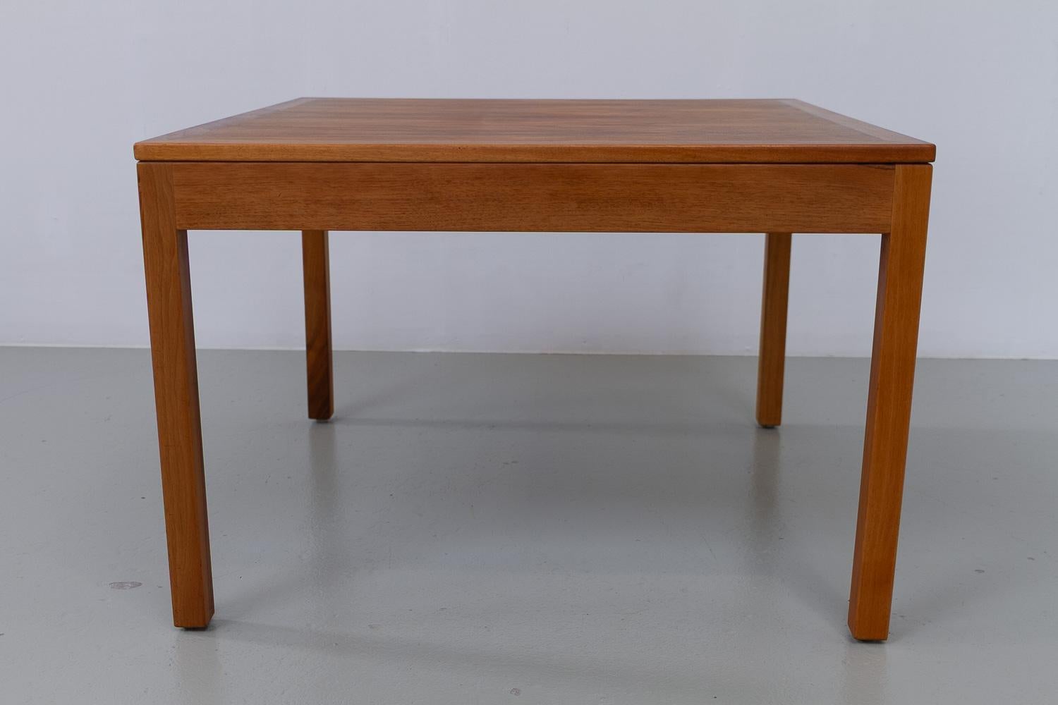 Danish Mid-Century Modern Coffee or End Table in Walnut, 1960s. For Sale 2