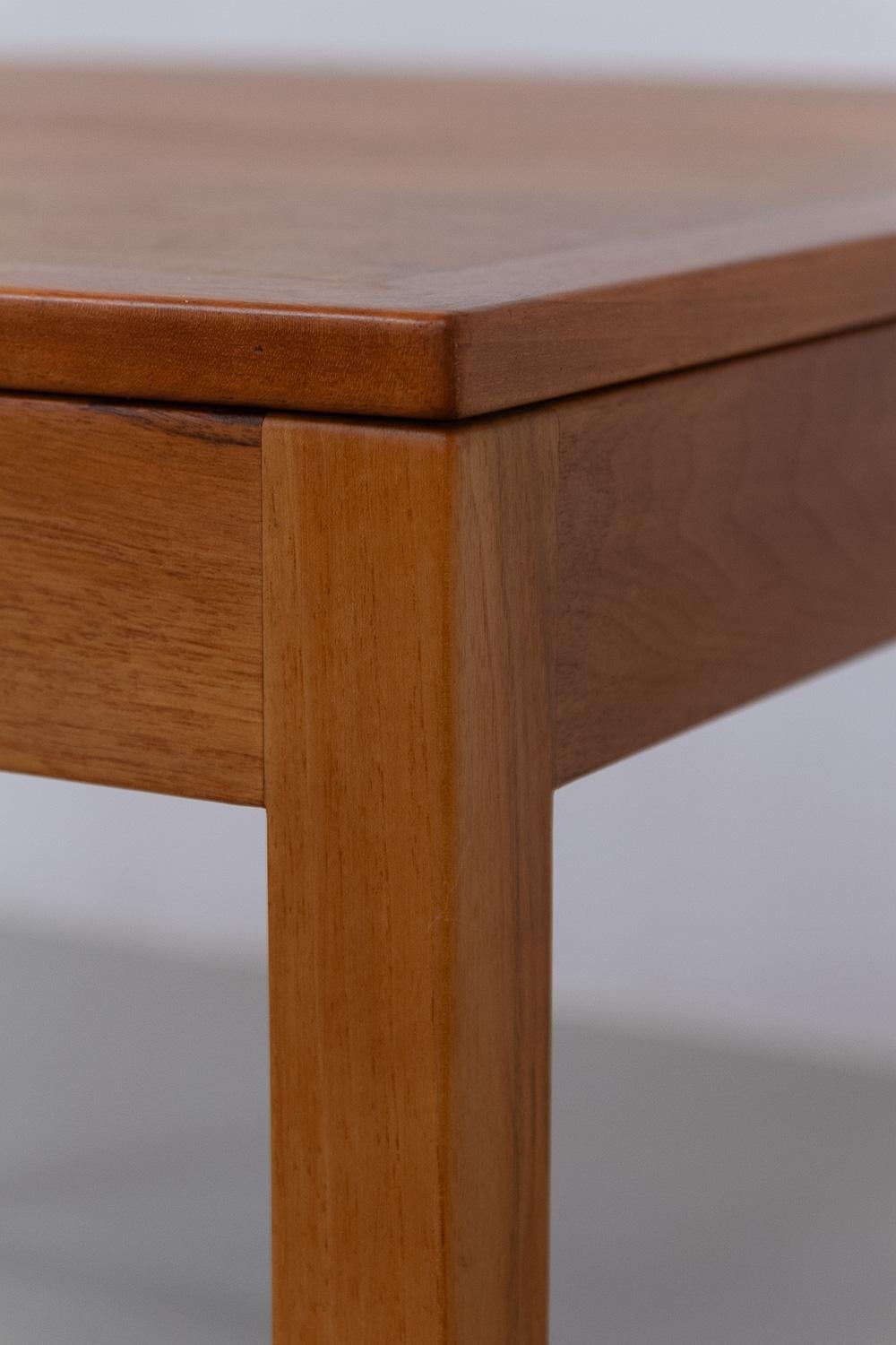 Danish Mid-Century Modern Coffee or End Table in Walnut, 1960s. For Sale 3