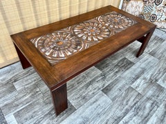 Table basse danoise moderne du milieu du siècle avec incrustations de carreaux de céramique. Circa 1960s