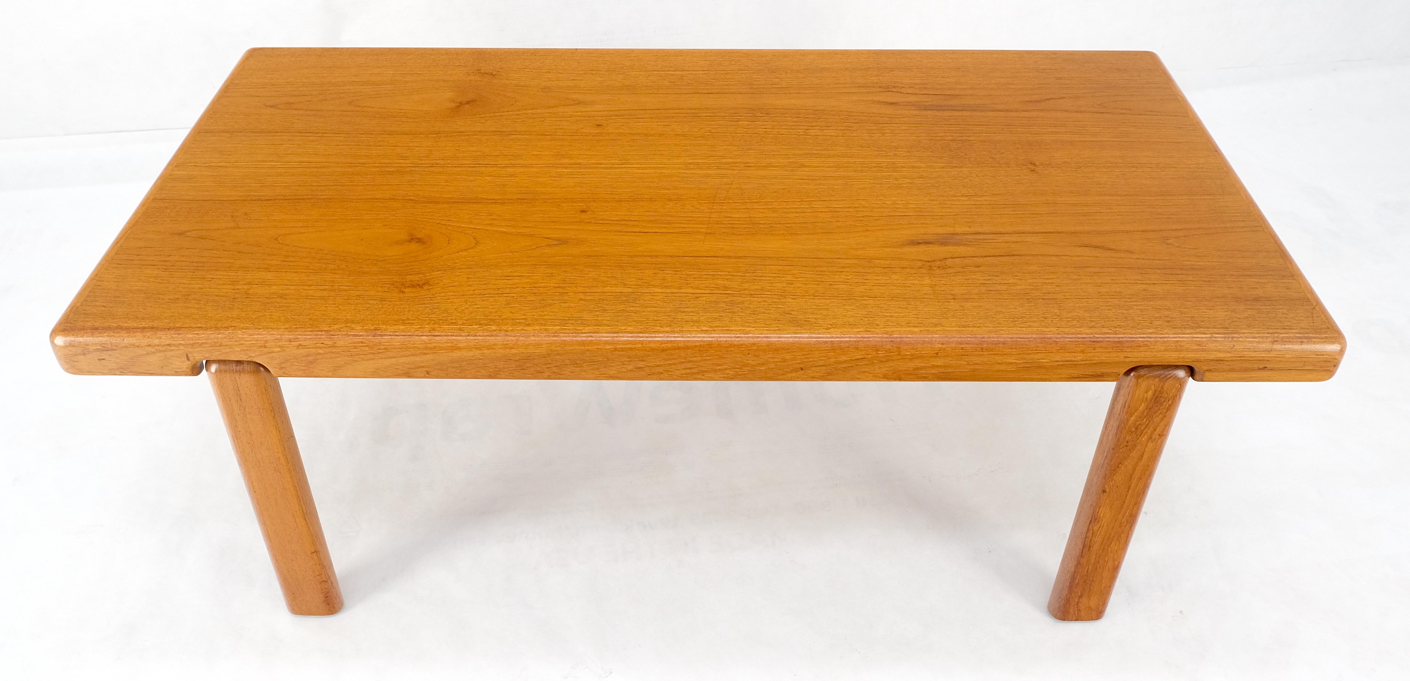 Lacquered Danish Mid Century Modern Compact Rectangle Solid Teak Legs Coffee Table MINT For Sale