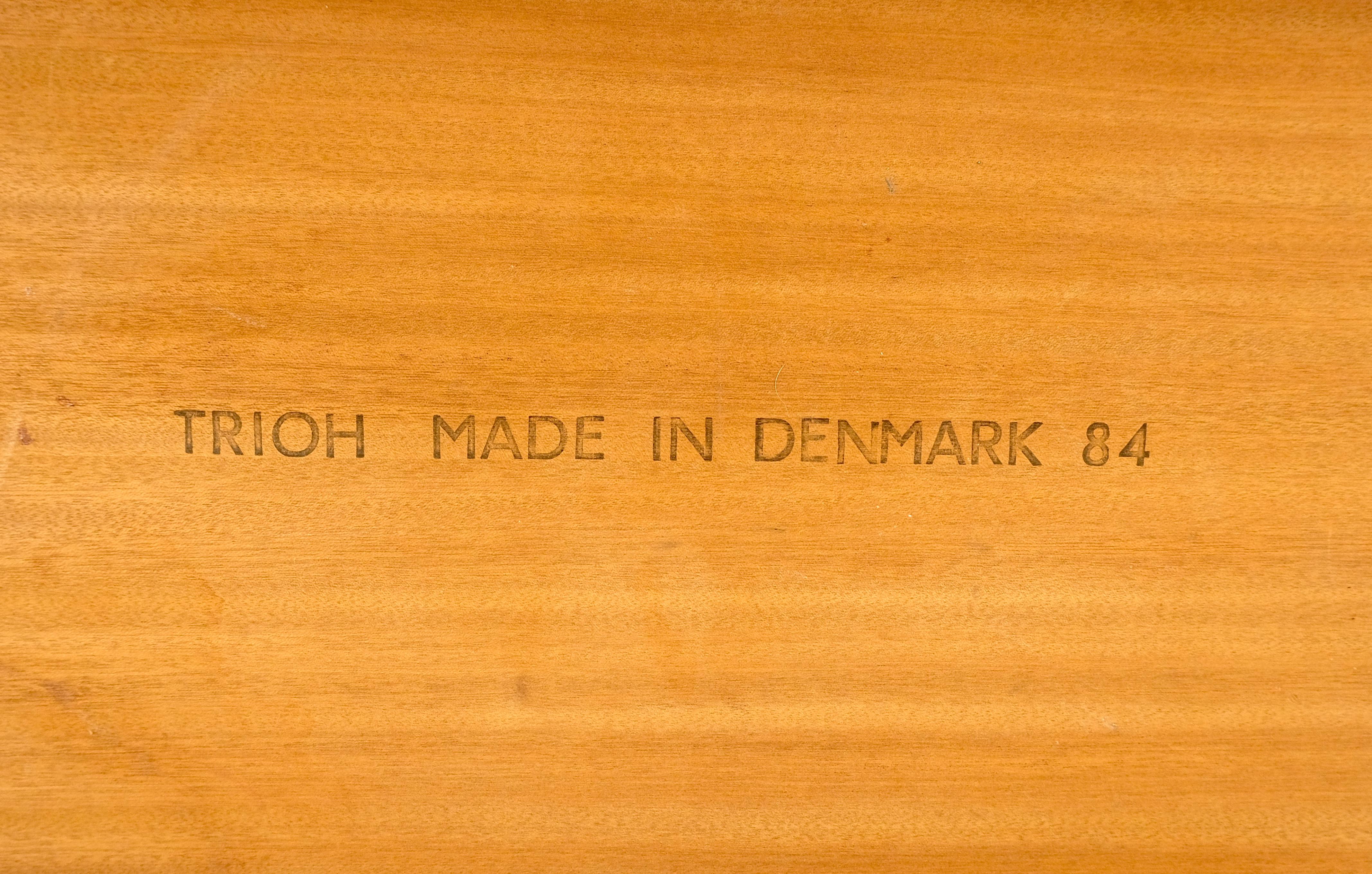 Danish Mid Century Modern Compact Rectangle Solid Teak Legs Coffee Table MINT For Sale 4