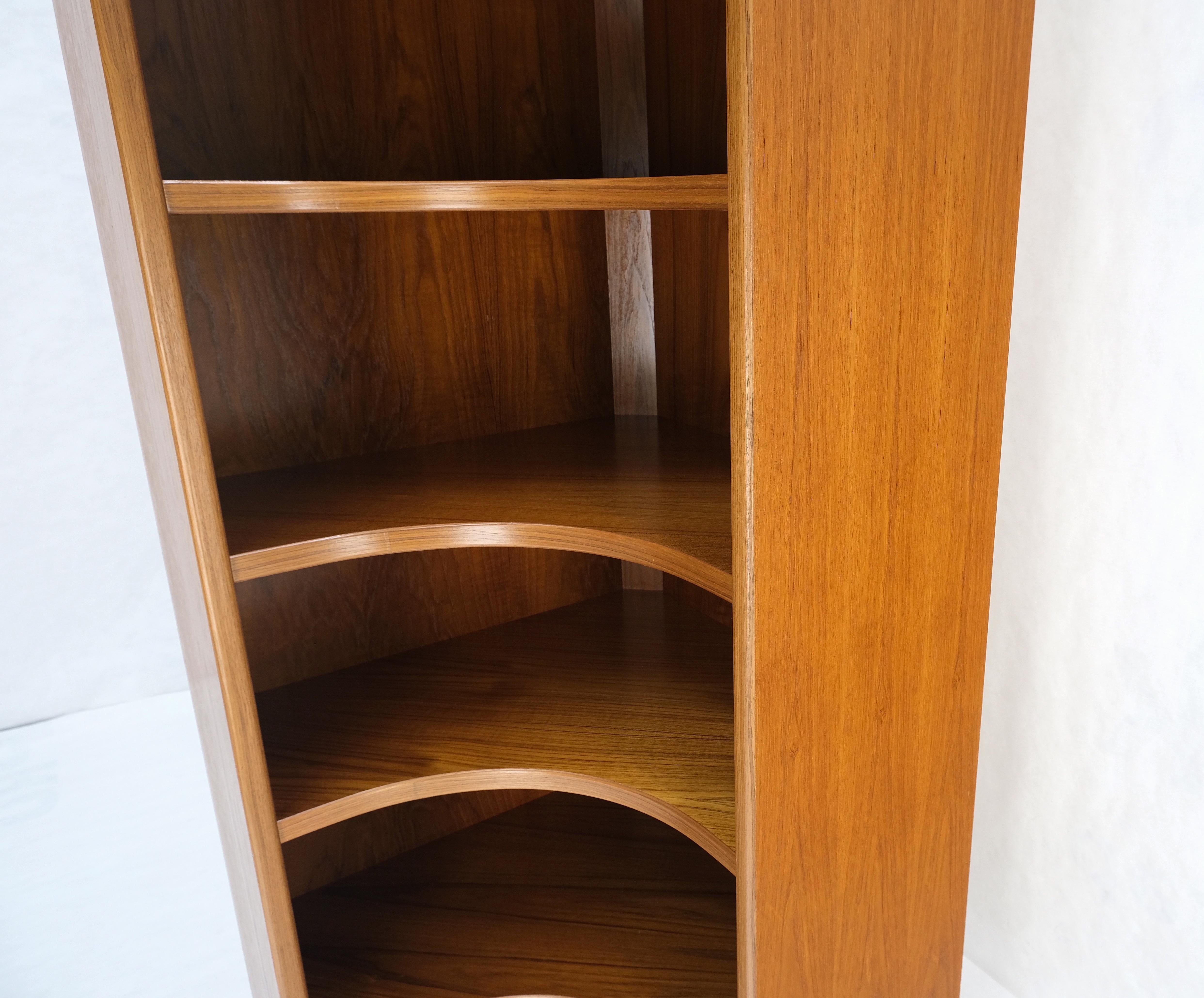 Danish Mid Century Modern Corner Bookcase Teak Shelving Unit Etagere MINT ! en vente 6