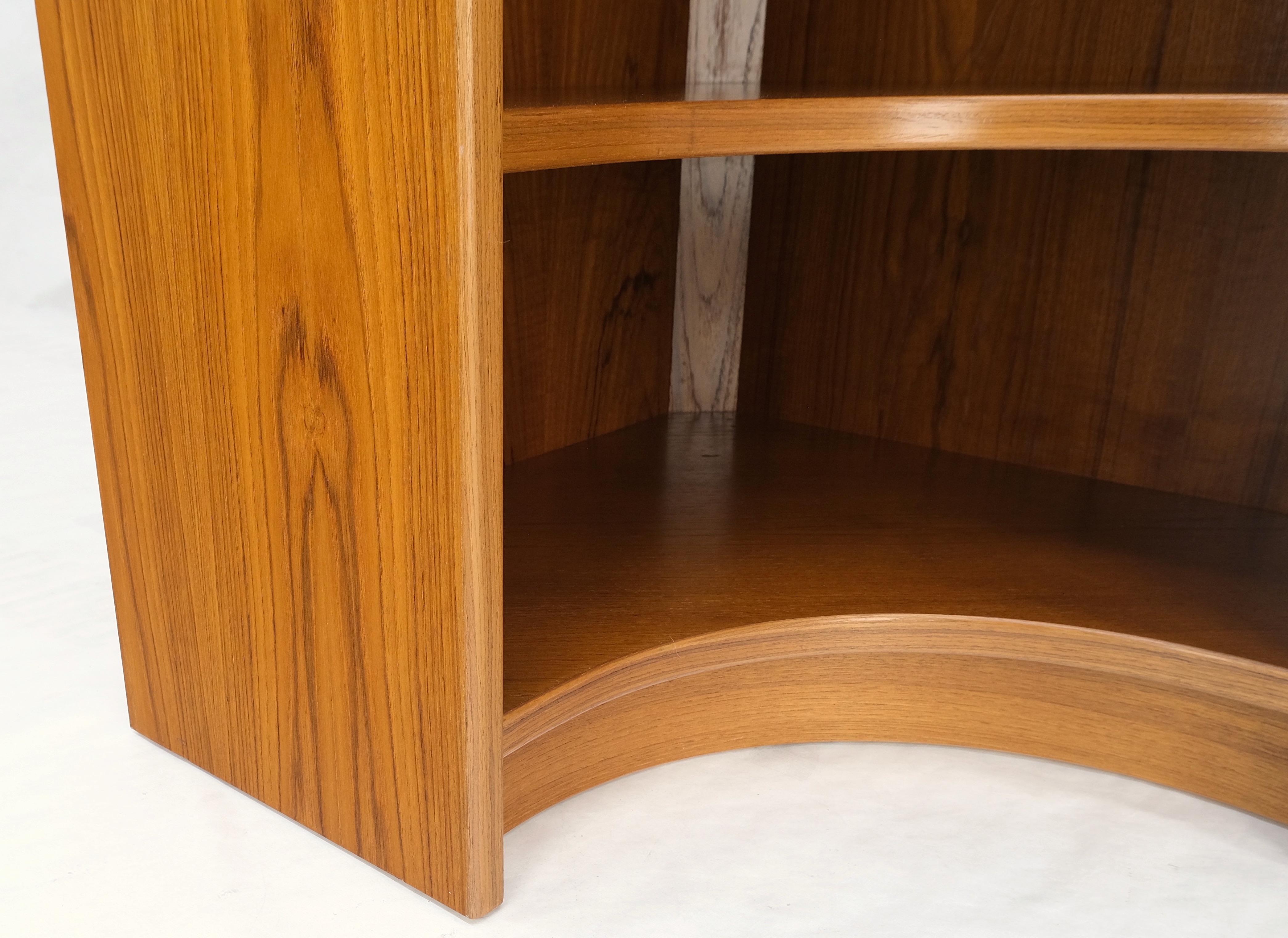 20ième siècle Bibliothèque danoise d'angle en teck moderne du milieu du siècle dernier Etagere Mint ! en vente