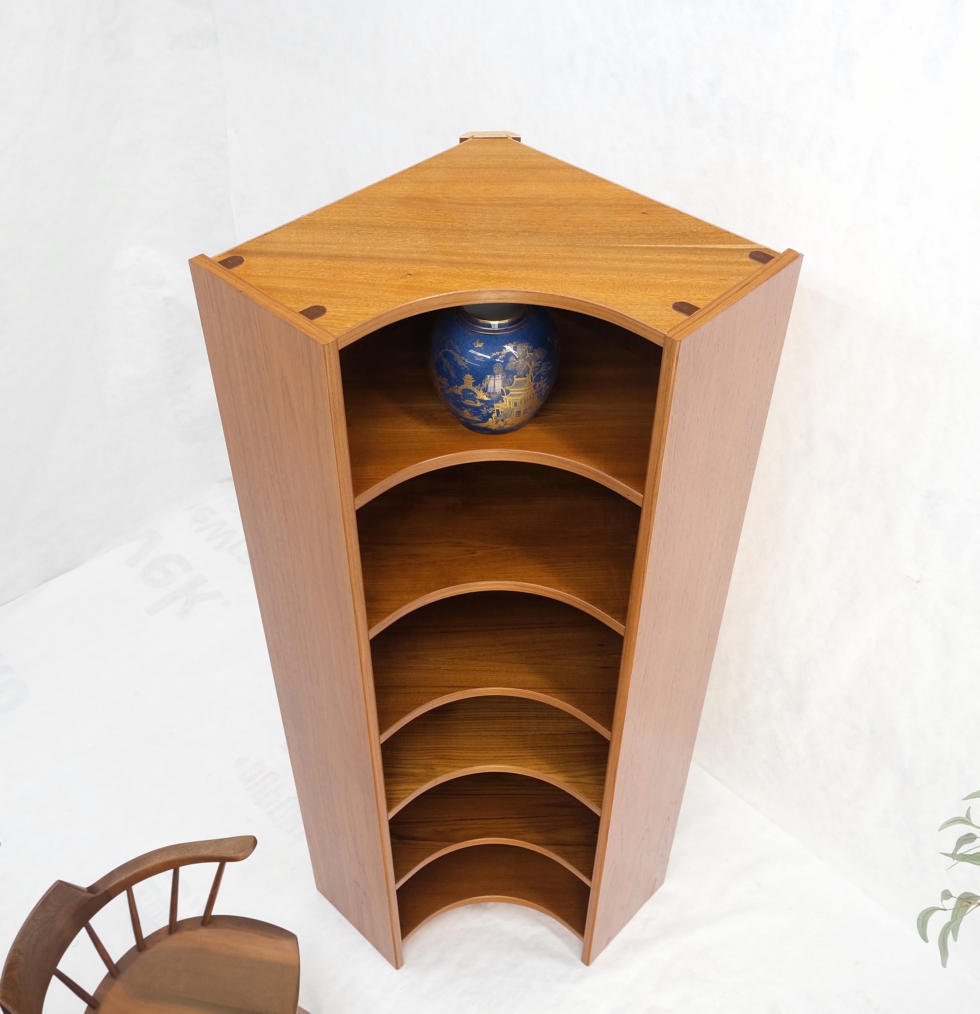 Danish Mid-Century Modern Corner Teak Bookcase Shelving Unit Etagere Mint! For Sale 2