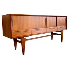 Credenza o console danese della metà del secolo scorso Illum Wikkelso