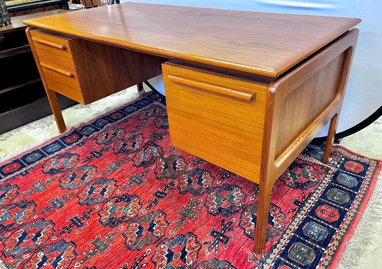 Late 20th Century Danish Mid Century Modern Danflex System Denmark Teak Desk with Floating Top