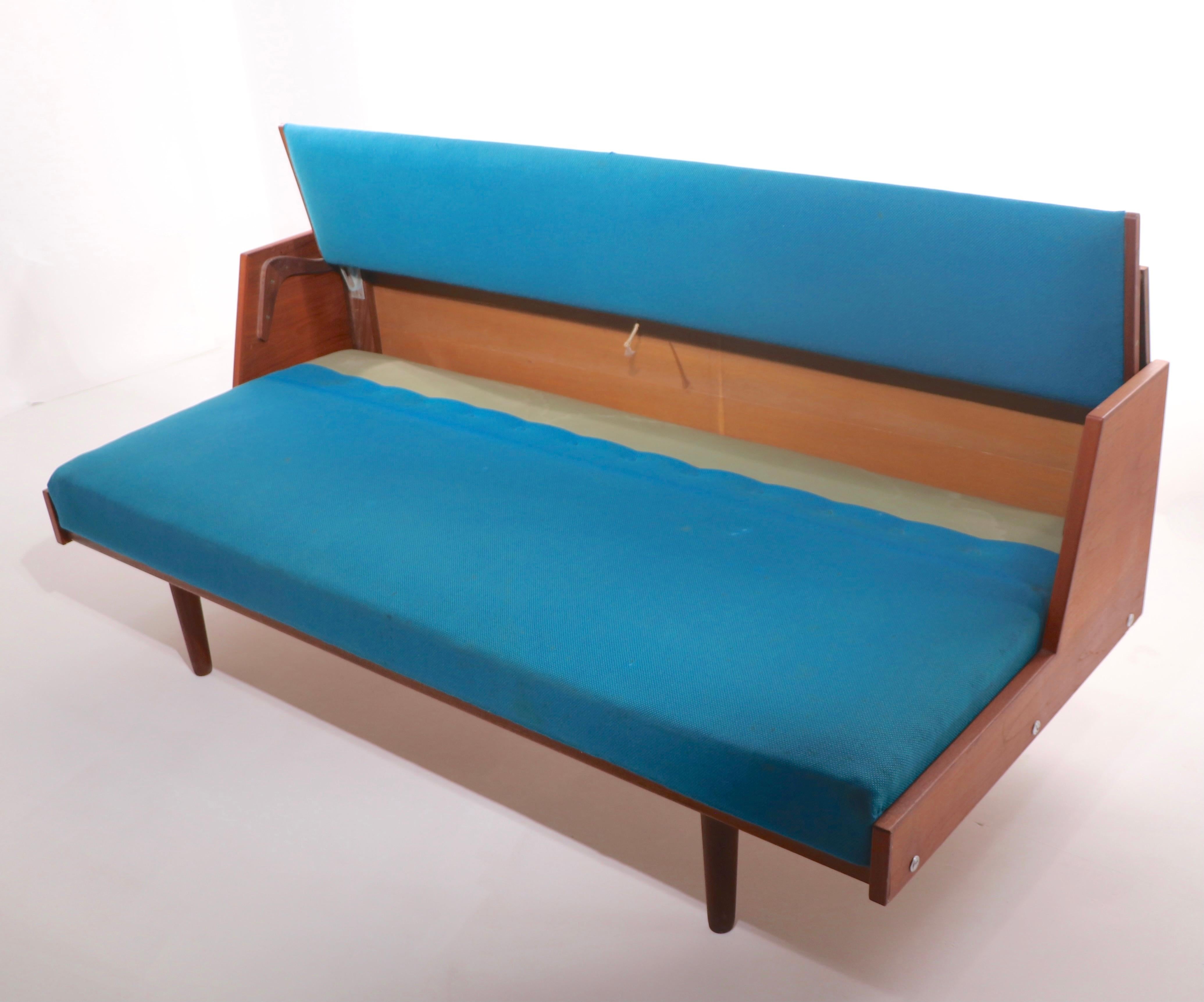 Danish Mid-Century Modern Daybed Sofa by Hans Wegner for Getma For Sale 1