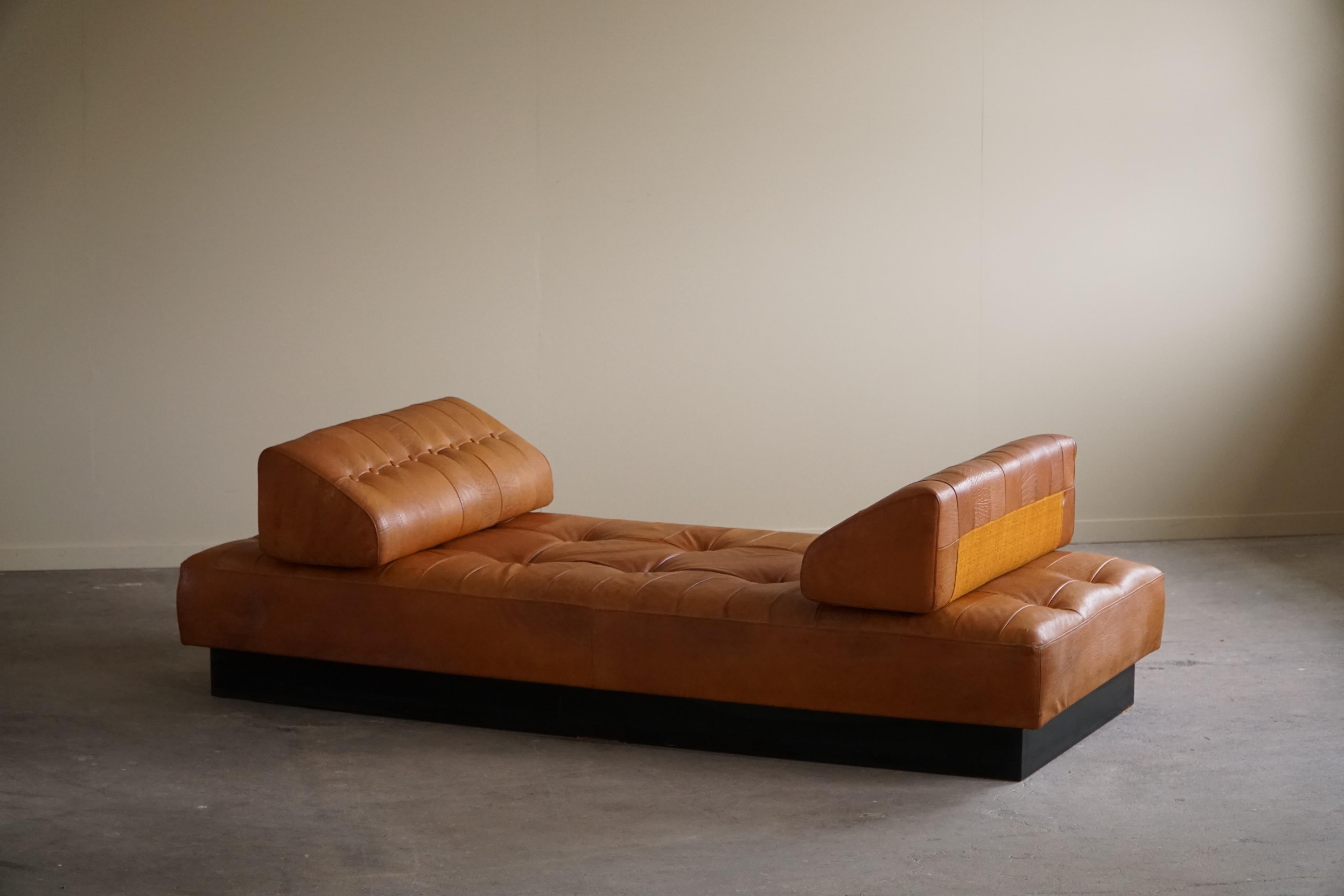 Danish Mid-Century Modern Daybed/Sofa in Cognac Brown Leather, Made in 1960s In Good Condition In Odense, DK