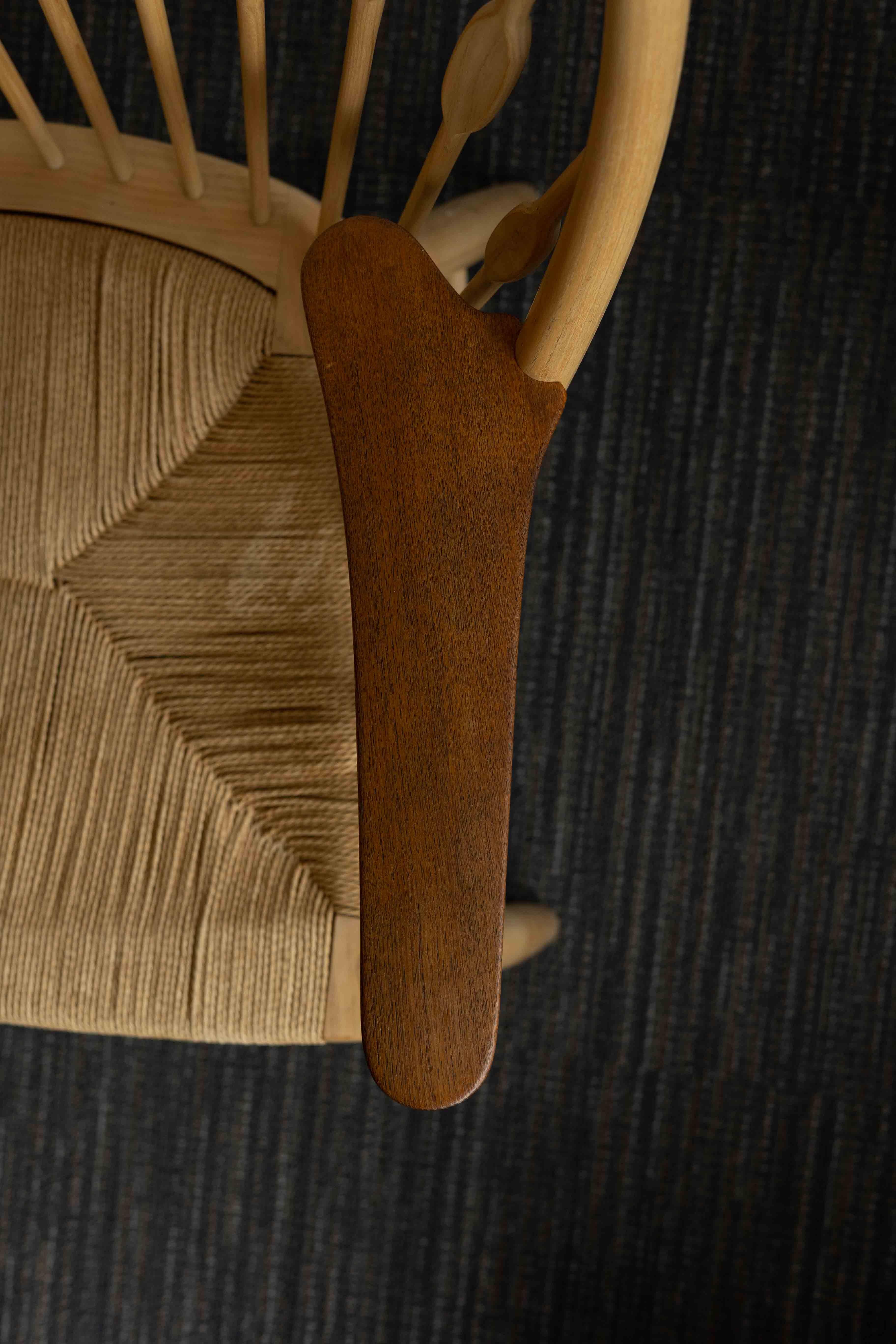 Danish Mid-Century Modern Design Hans Wegner Peacock Chair In Good Condition For Sale In Fort Lauderdale, FL
