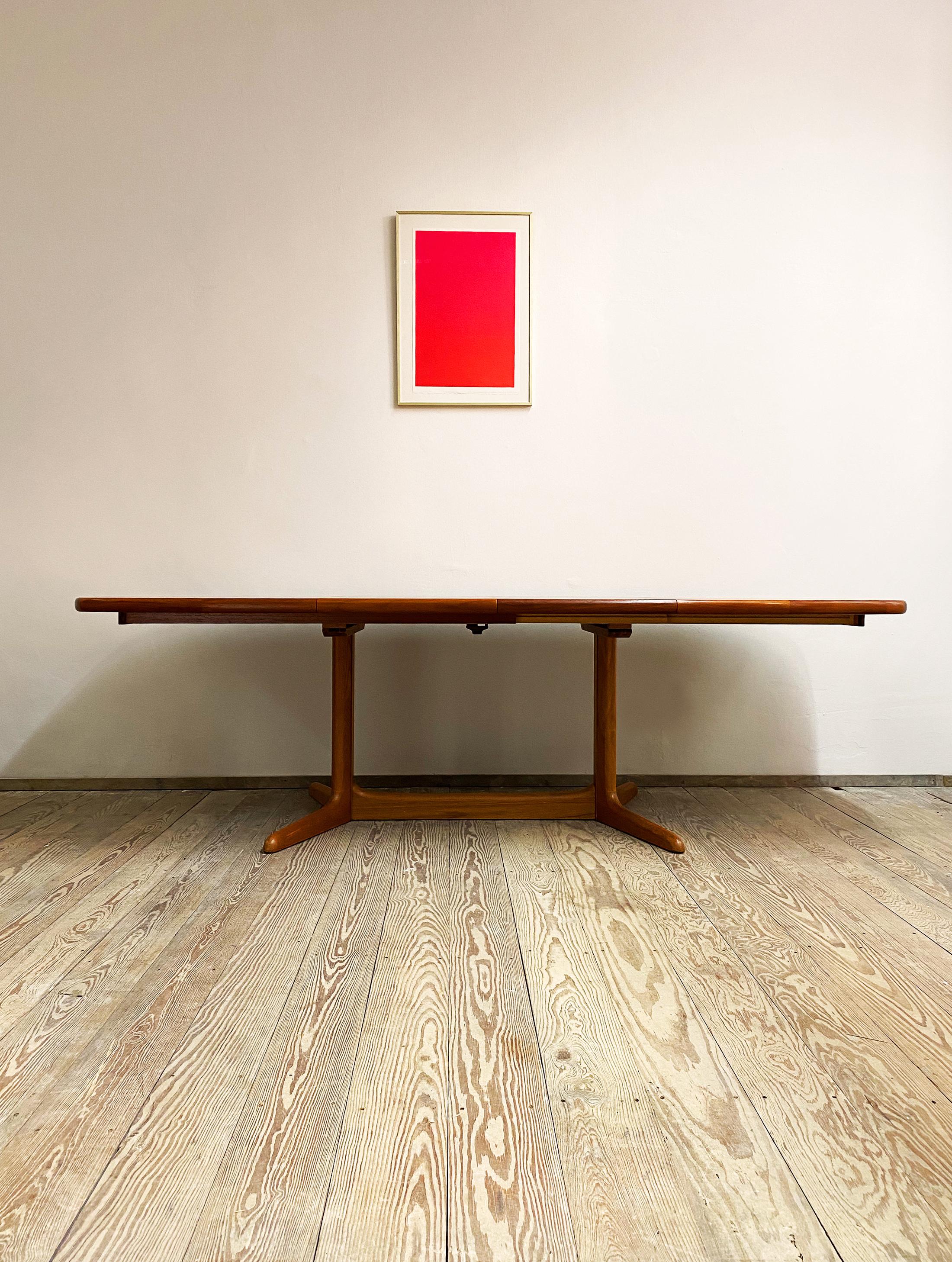 Mid-20th Century Danish Mid-Century Modern Design Ovale Teak Dining Table by Rasmus, Denmark