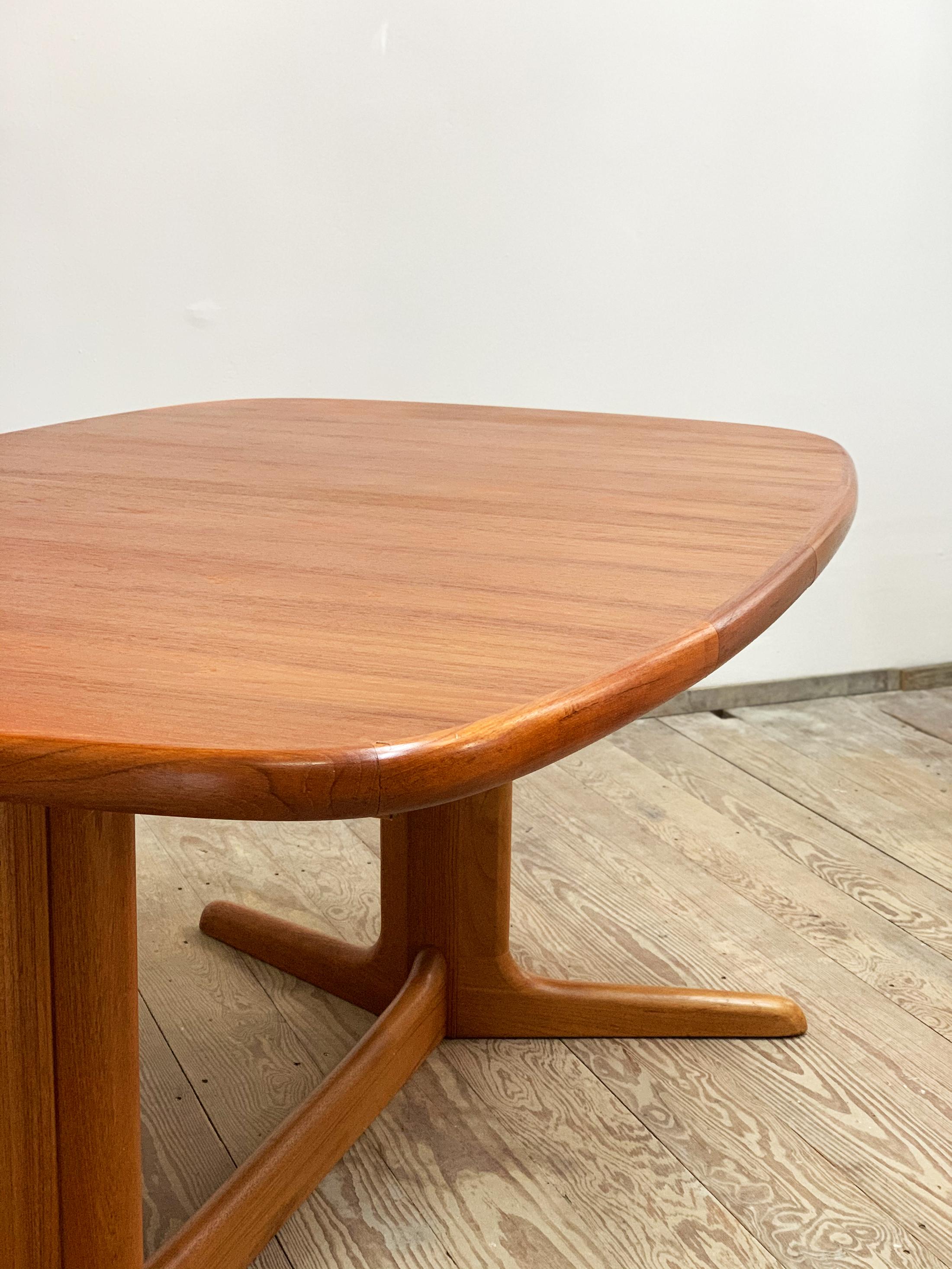 Danish Mid-Century Modern Design Ovale Teak Dining Table by Rasmus, Denmark 4