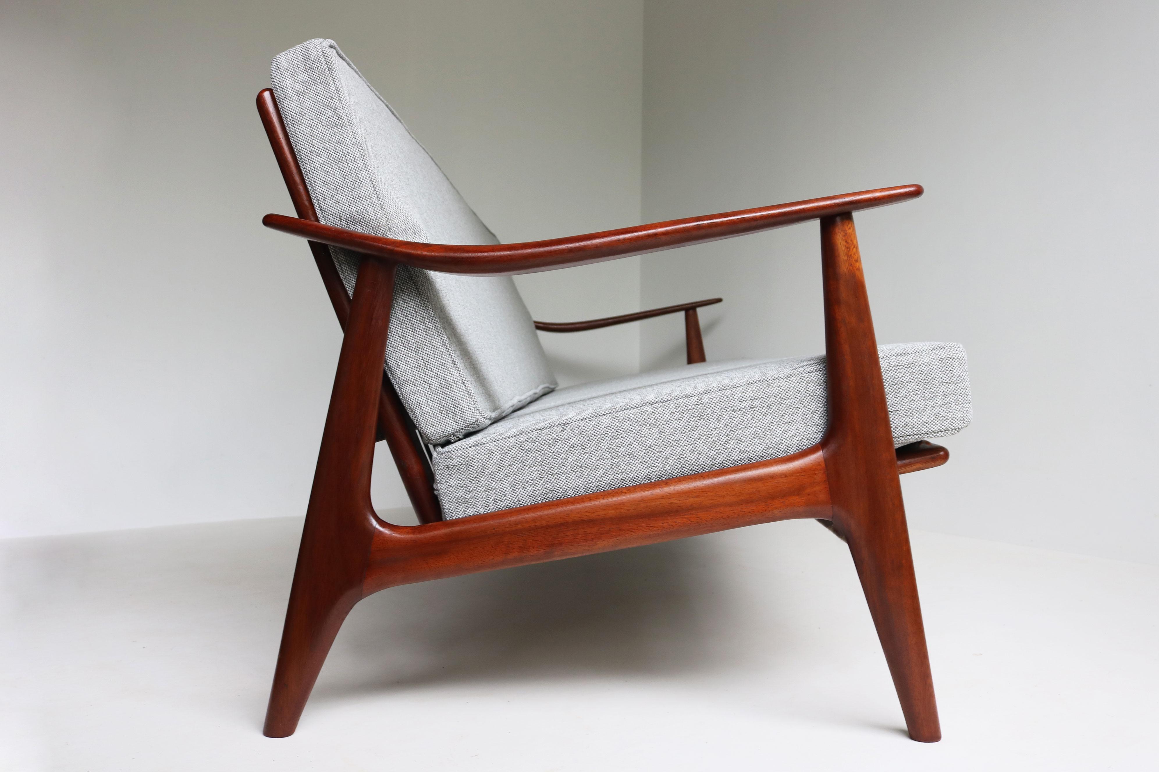 Canapé à trois places danois moderne du milieu du siècle dernier en teck gris vintage 1950 en vente 2