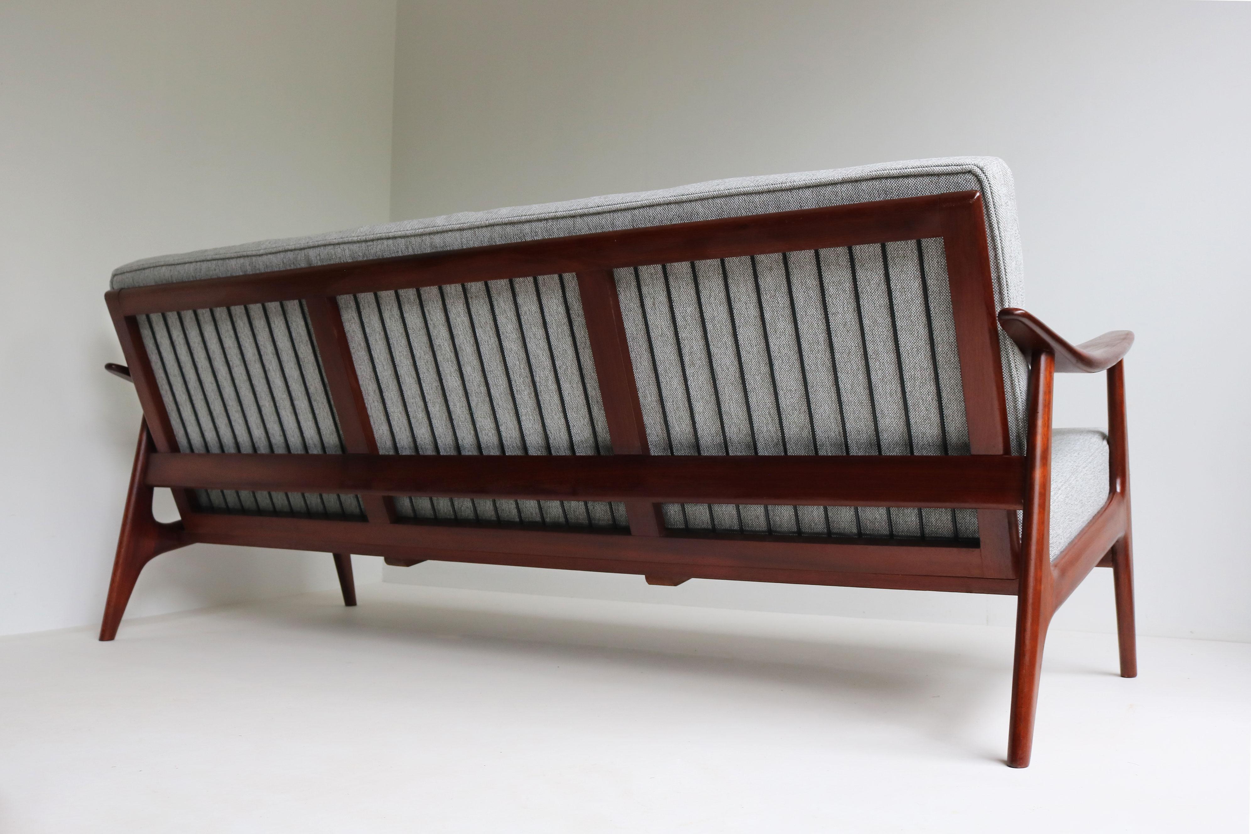 Milieu du XXe siècle Canapé à trois places danois moderne du milieu du siècle dernier en teck gris vintage 1950 en vente
