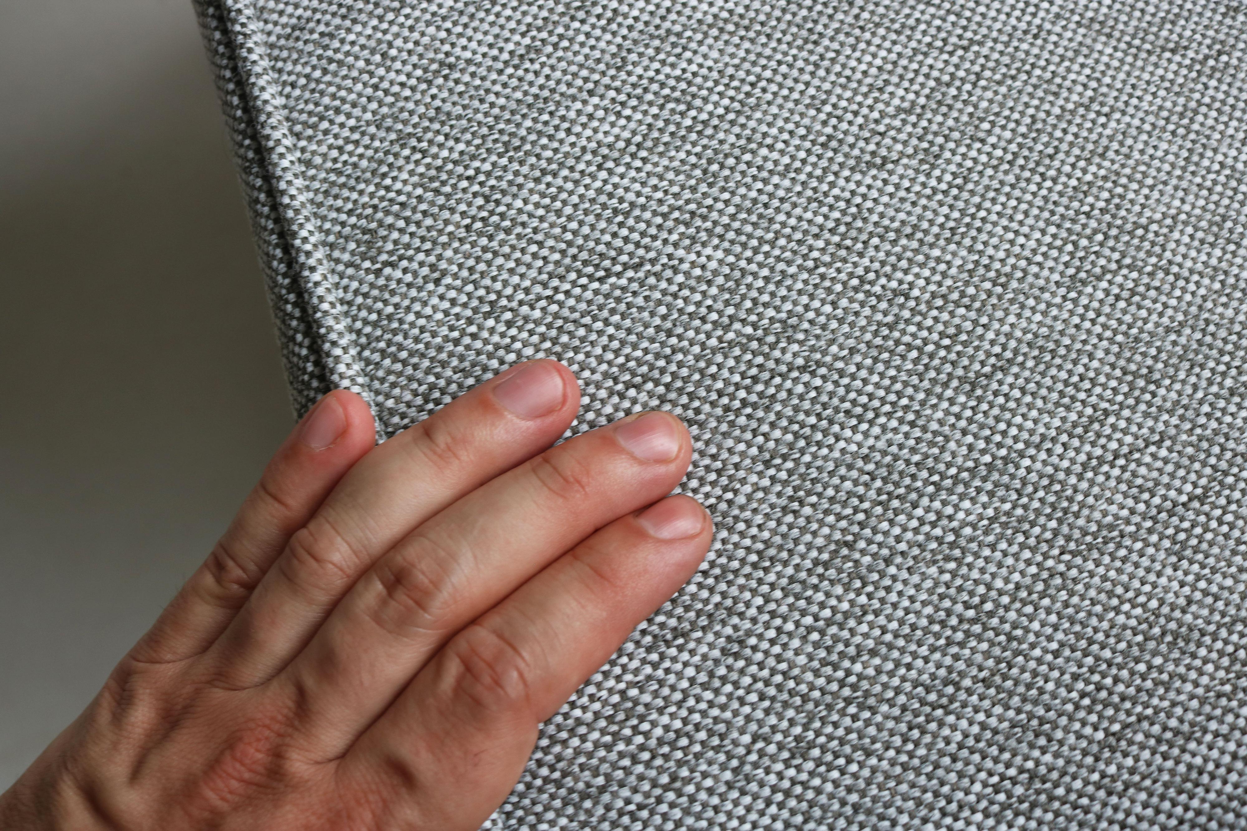 Teck Canapé à trois places danois moderne du milieu du siècle dernier en teck gris vintage 1950 en vente