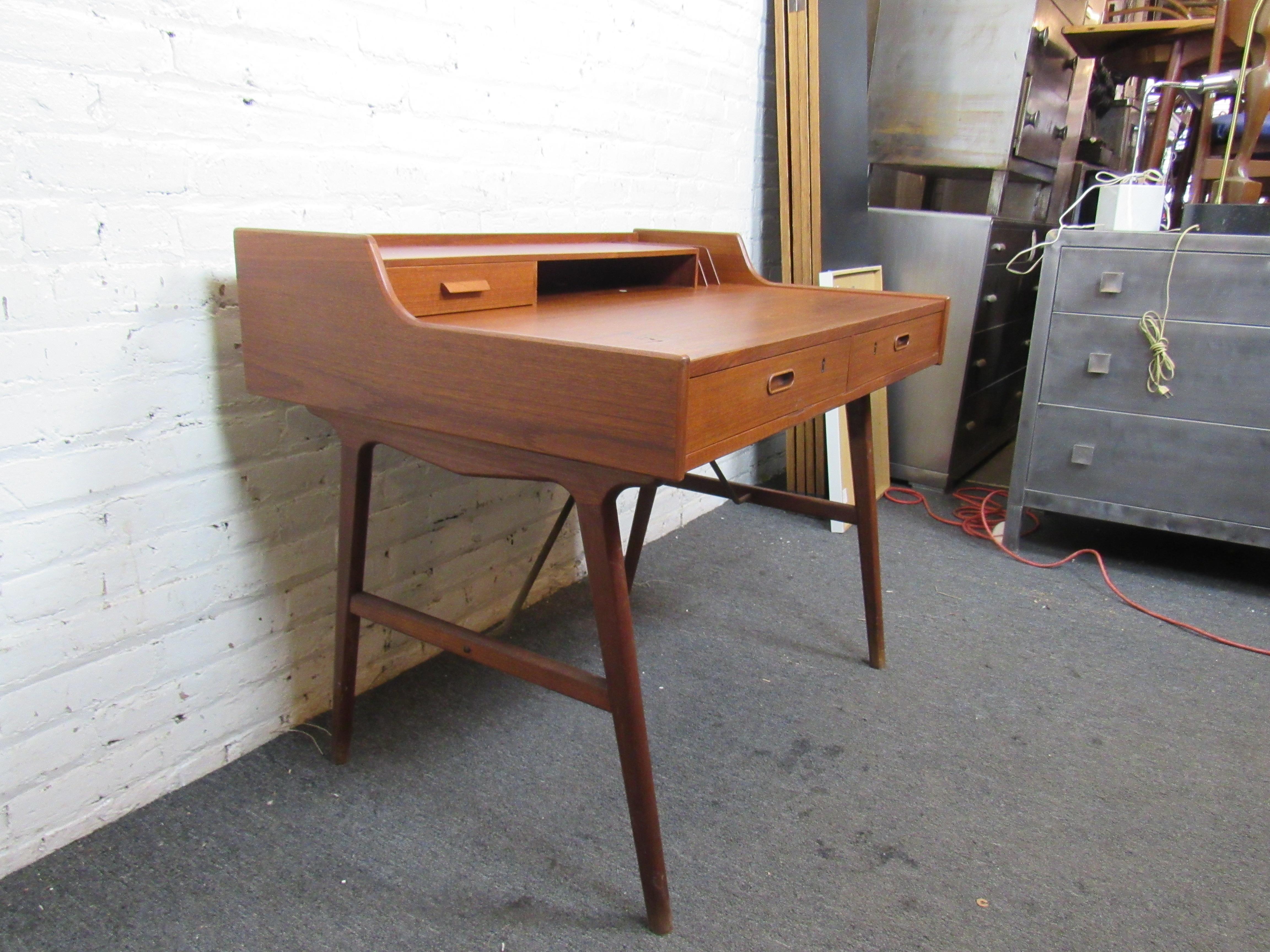 Danish Mid-Century Modern Desk In Good Condition In Brooklyn, NY