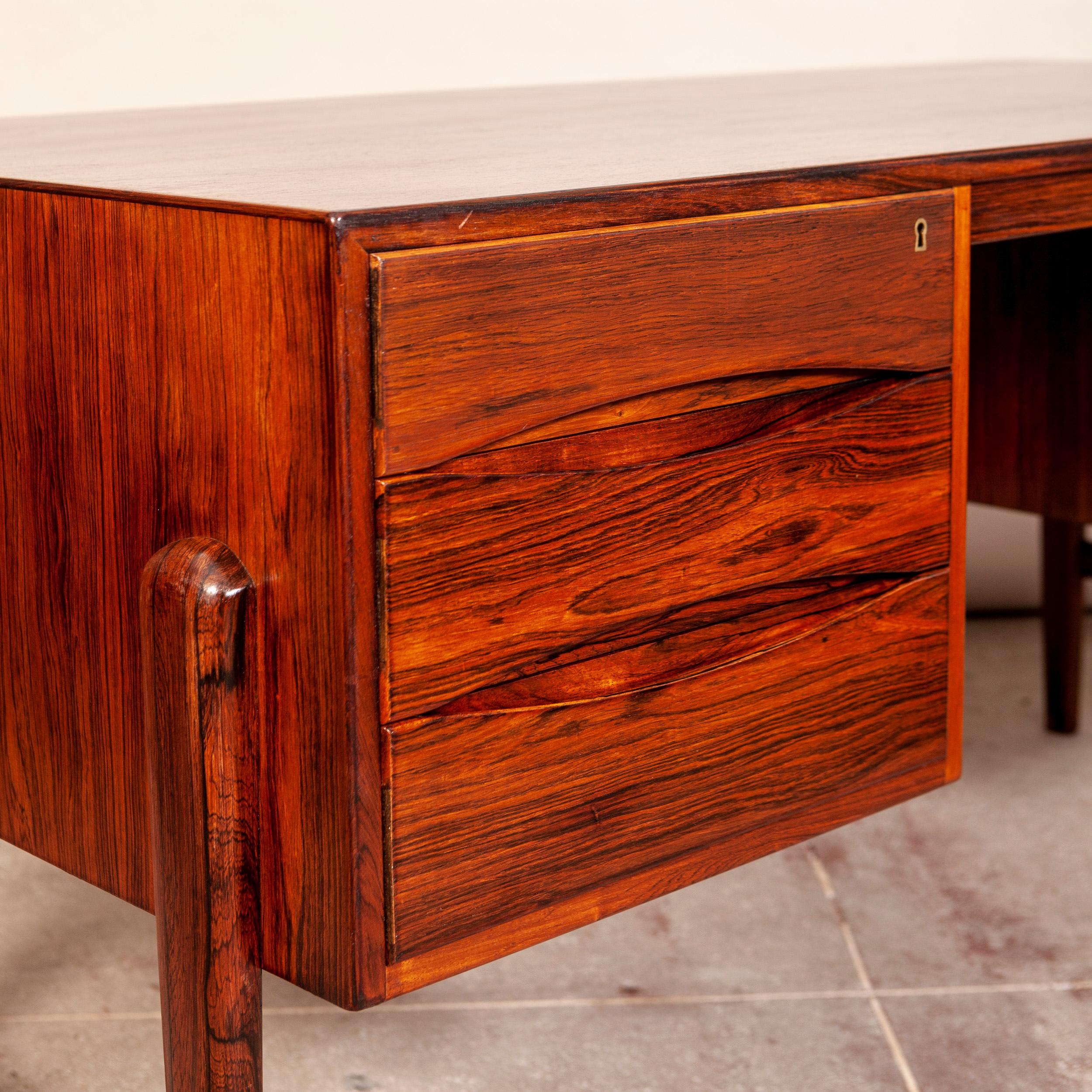 20th Century Danish Mid-Century Modern Desk in Brazilian Rosewood For Sale