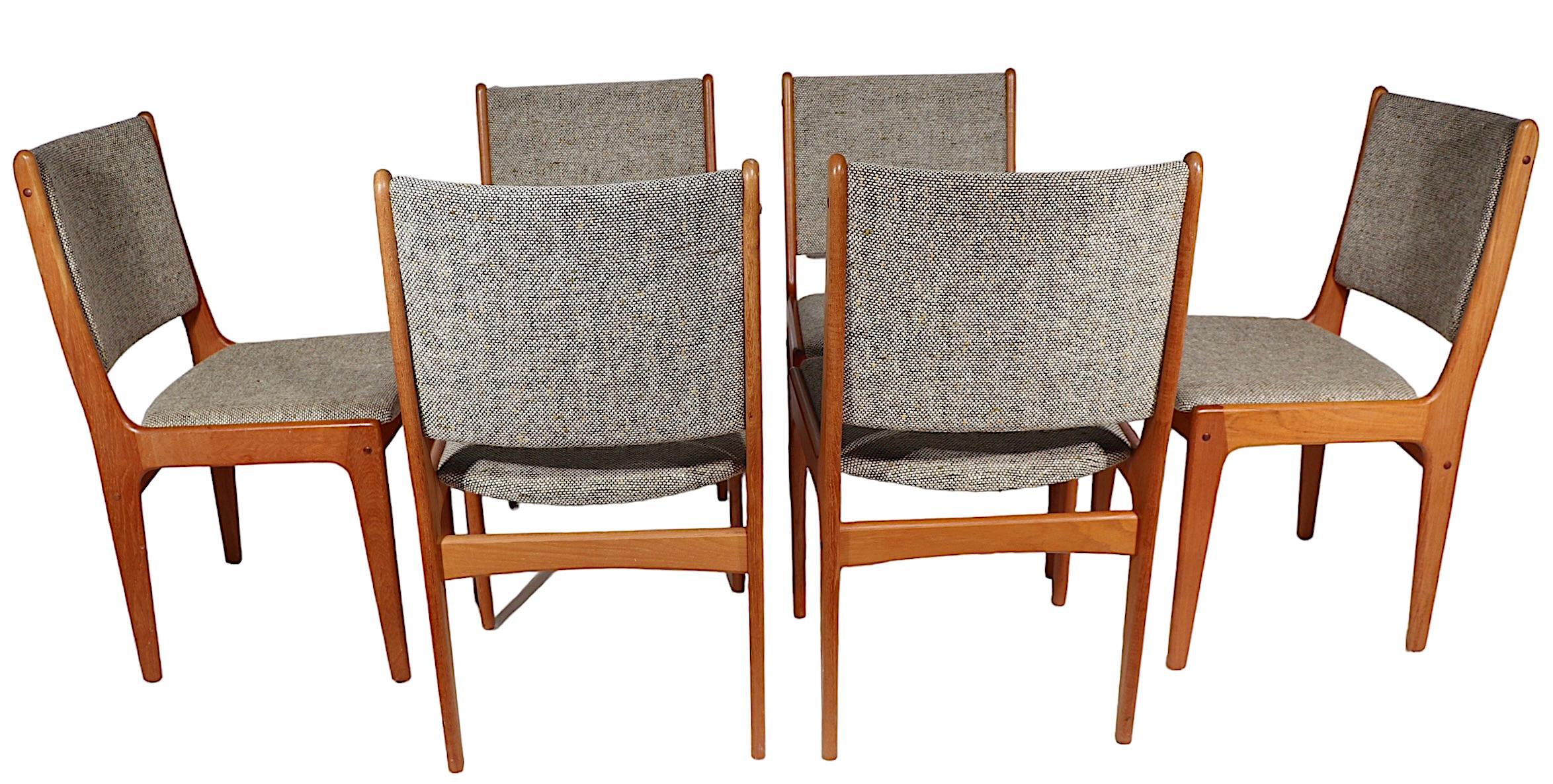 Tissu d'ameublement Chaises de salle à manger danoises modernes du milieu du siècle dernier de Johannes Andersen pour Uldum Mobler  en vente