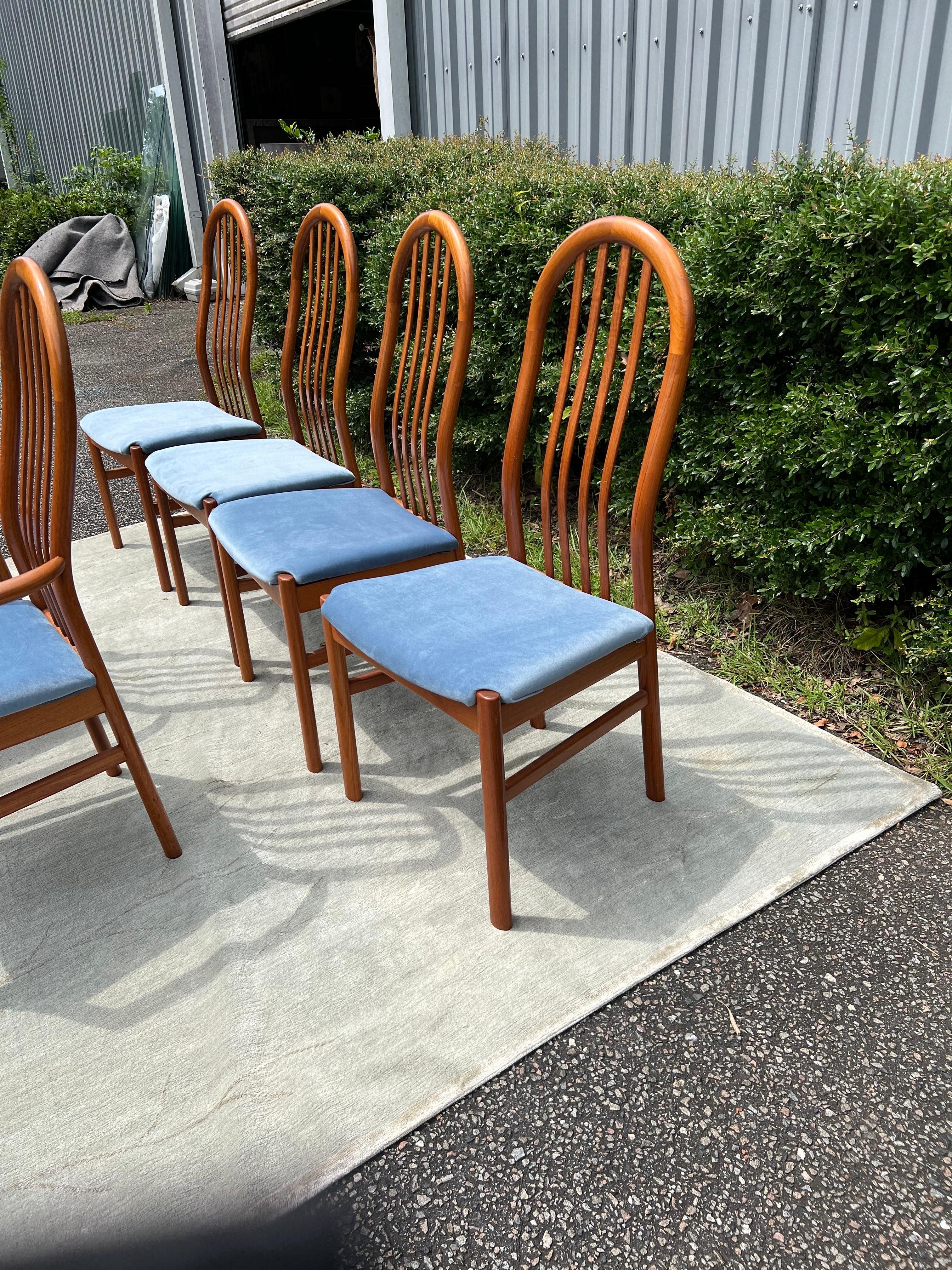 Dänische moderne Esszimmerstühle aus der Mitte des Jahrhunderts von Schou Andersen, neu gepolstert (20. Jahrhundert) im Angebot