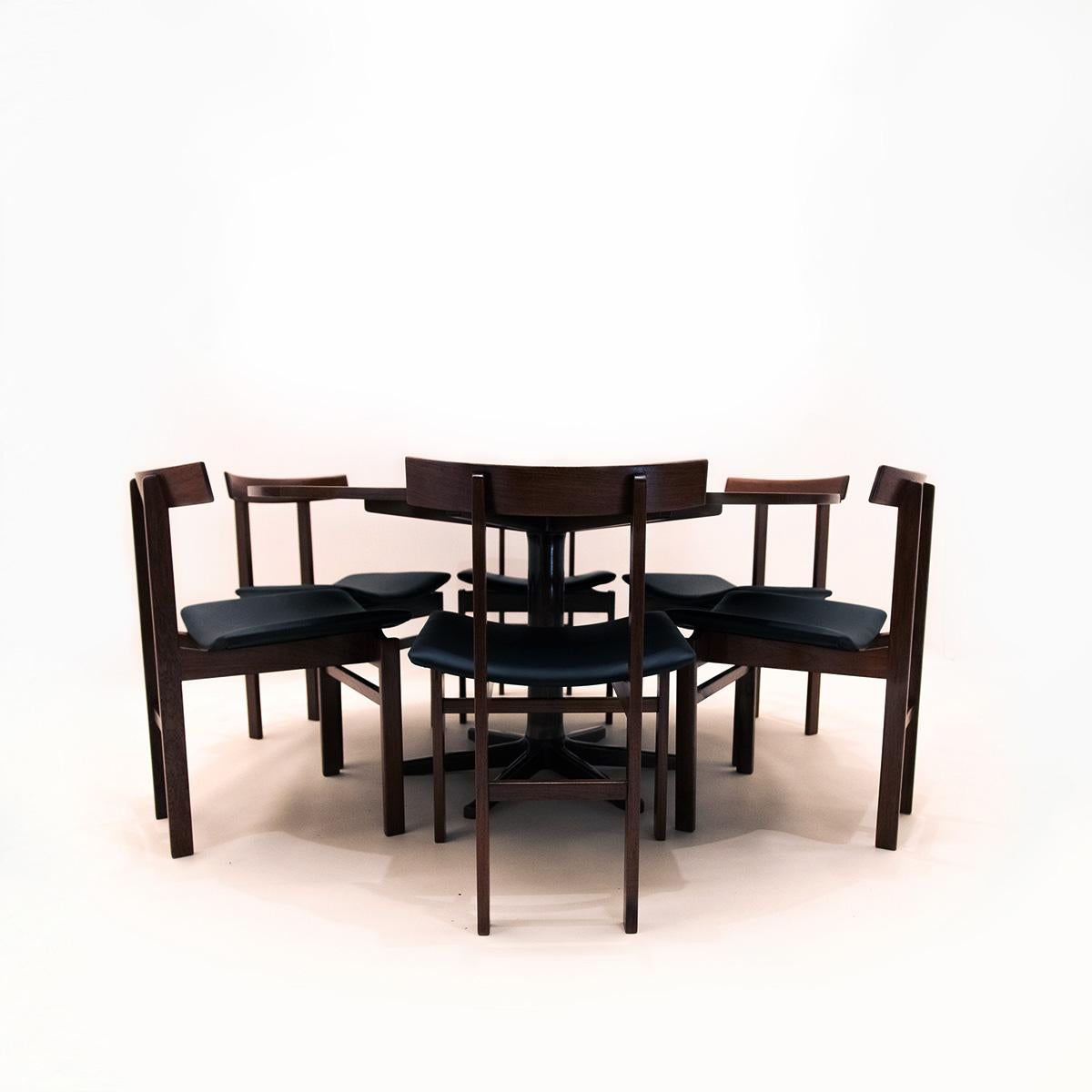 Danish Mid-Century Modern Dining Set with 6 Chairs and Extending Dining Table In Good Condition In Highclere, Newbury