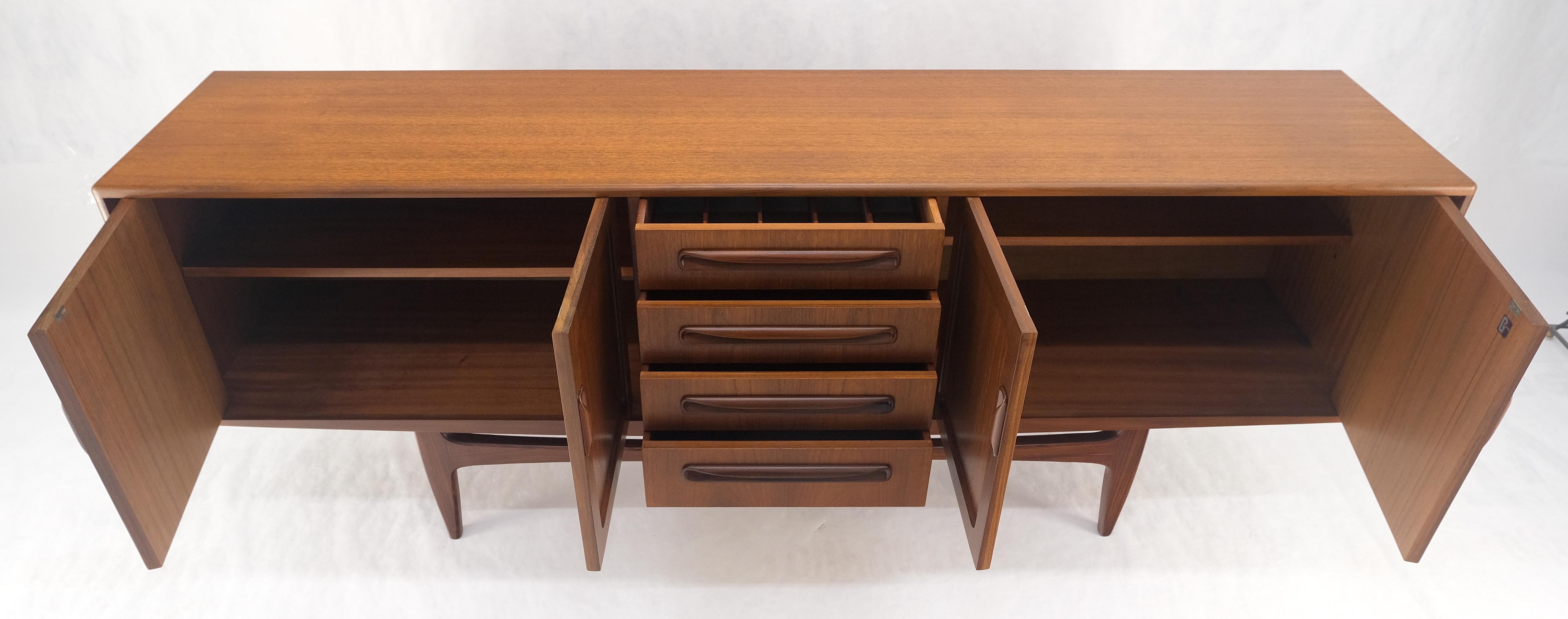 Laccato Credenza danese Mid Century Modern a due ante e 4 cassetti in teak in vendita