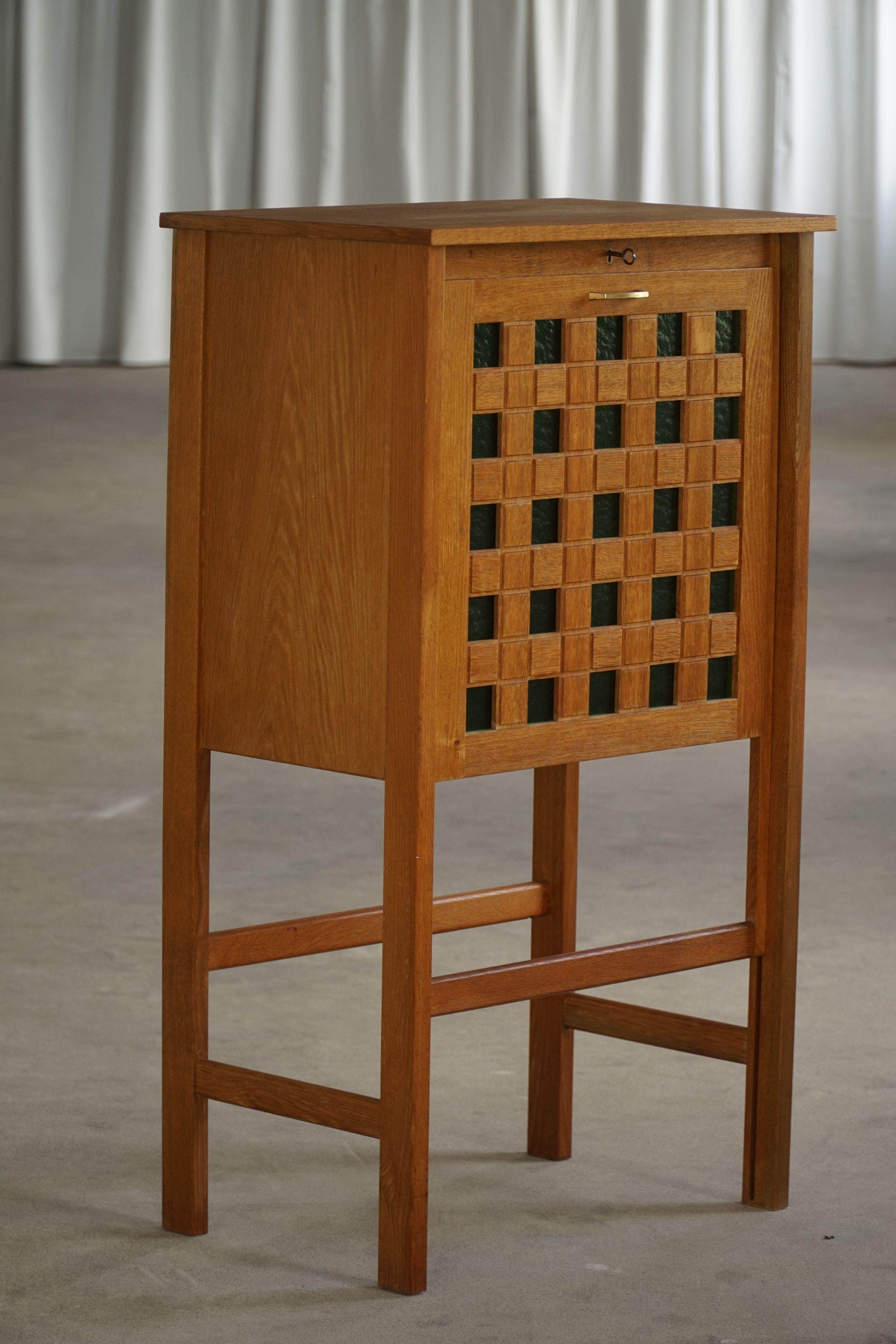Danish Mid Century Modern, Elegant Bar Cabinet in Oak with Green Glass, 1960s For Sale 10