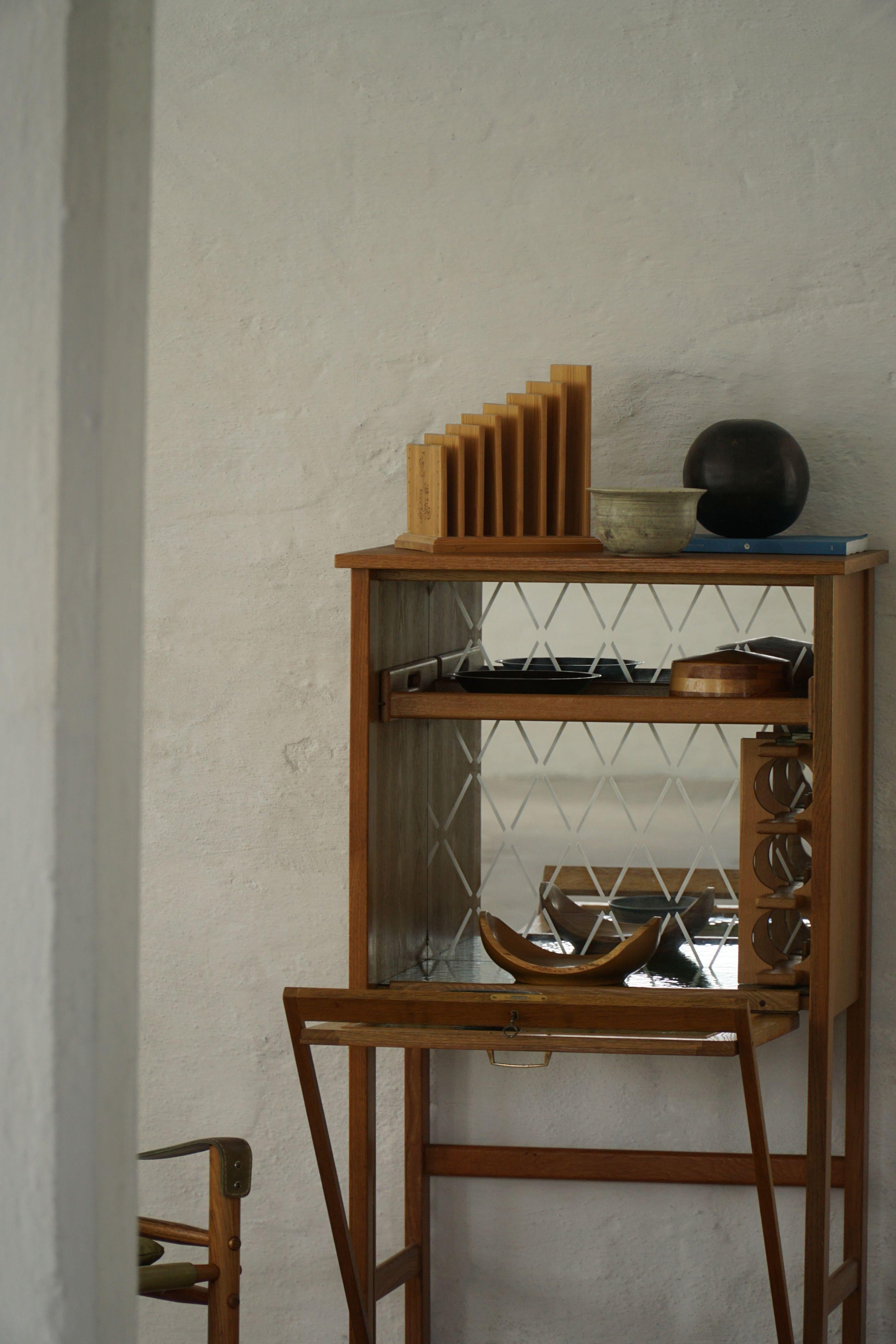 Danish Mid Century Modern, Elegant Bar Cabinet in Oak with Green Glass, 1960s For Sale 4